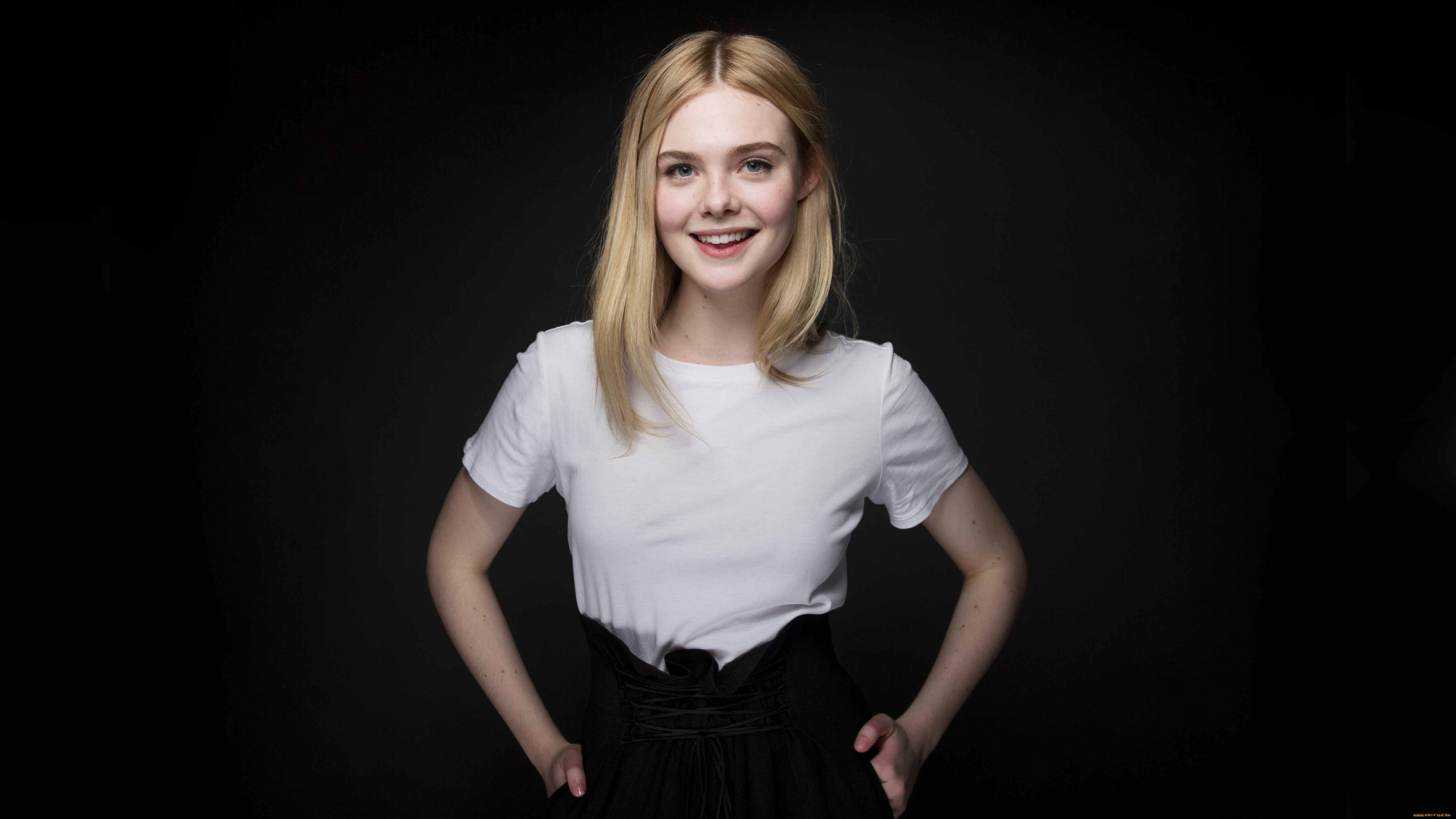 девушки, elle, fanning, блондинка, юбка, улыбка, футболка, el, fanning