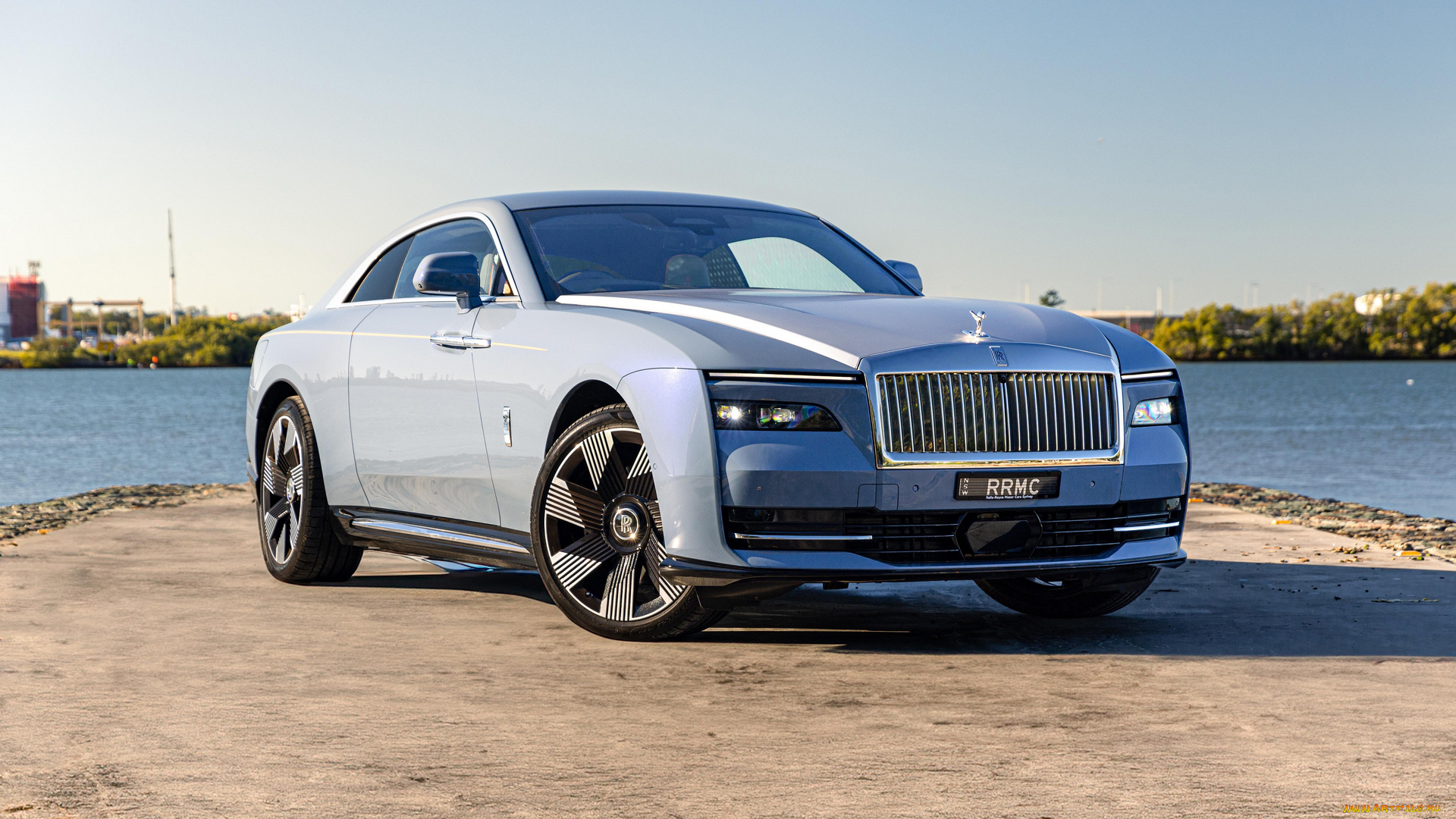 автомобили, rolls-royce, rolls, royce, spectre, 2024, года, выпуска, купe, рeка, голубой