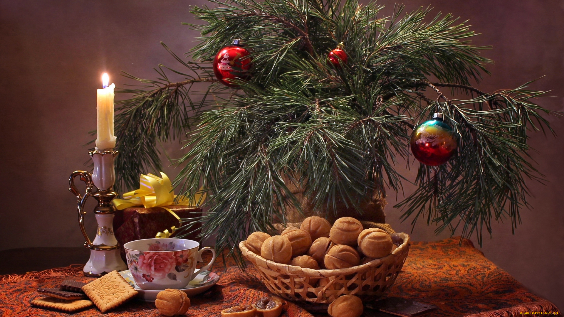 праздничные, угощения, сосна, печенье, орешки, чашка, игрушки, свеча