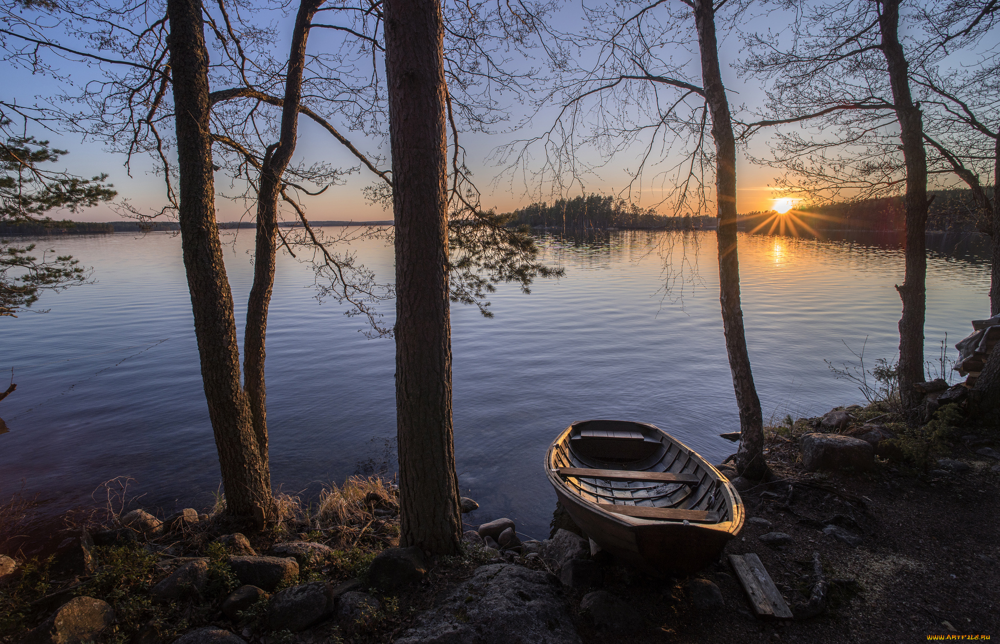 лодка озеро закат деревья без смс