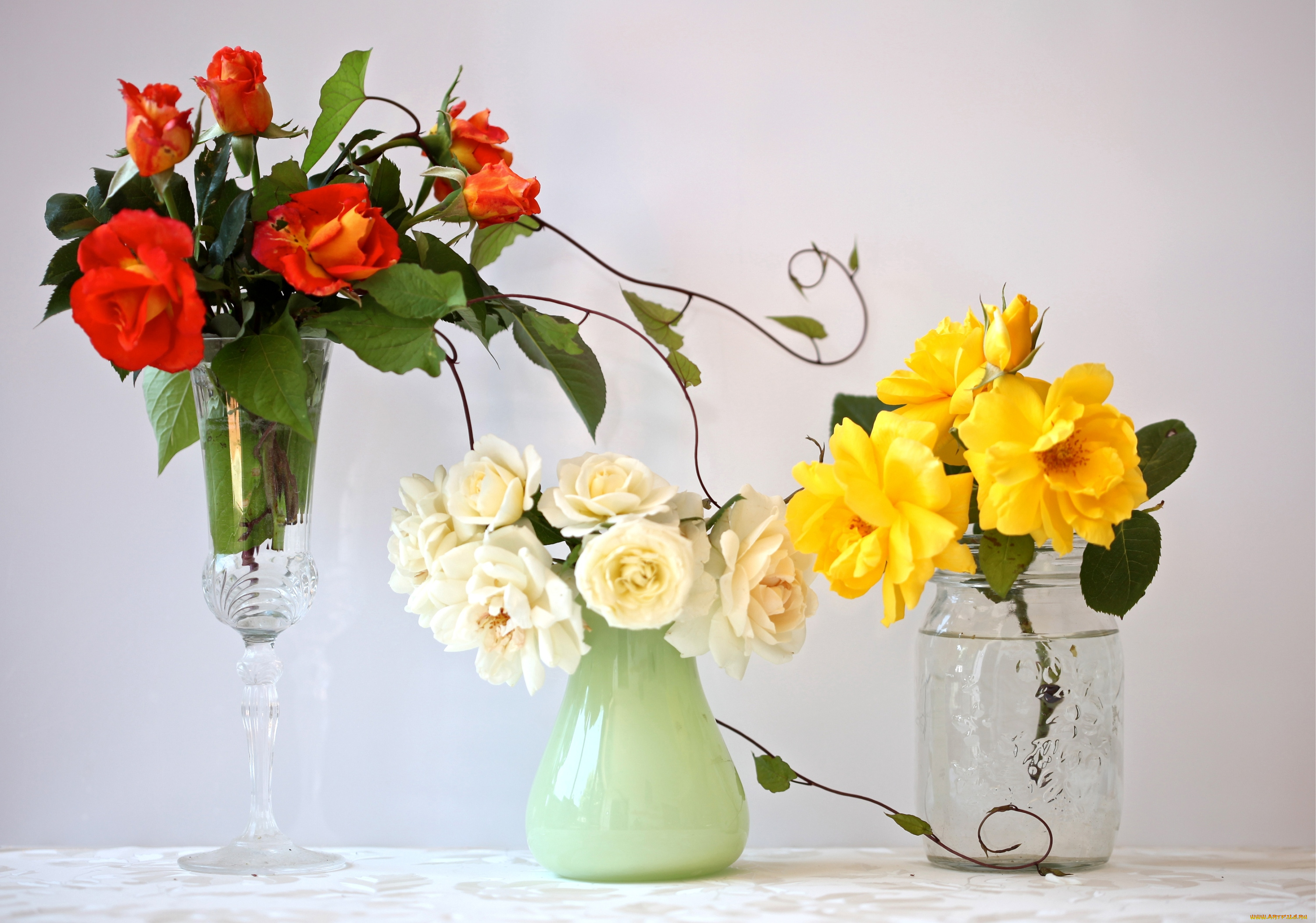 Лучшие розы в вазе. Цветы в вазе. Шикарные цветы в вазе. Красивый букет цветов в вазе. Цветочная композиция.