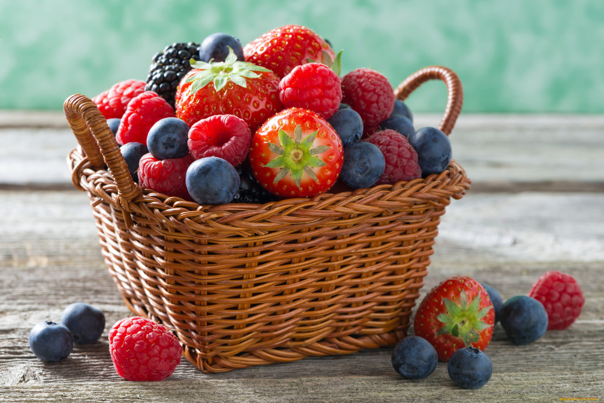 еда, фрукты, , ягоды, ягоды, корзина, голубика, малина, клубника