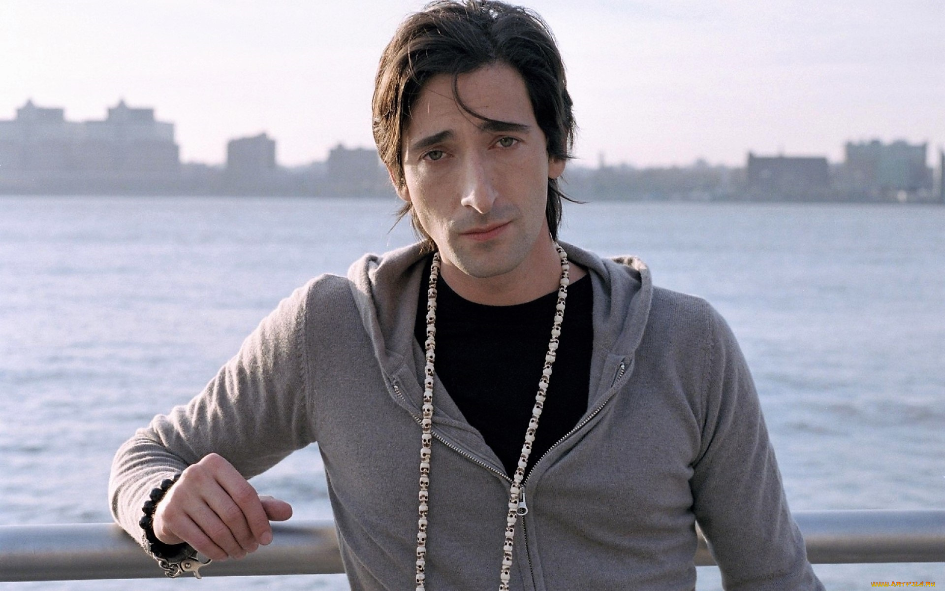 мужчины, adrien, brody, актер, кофта, ожерелье, река