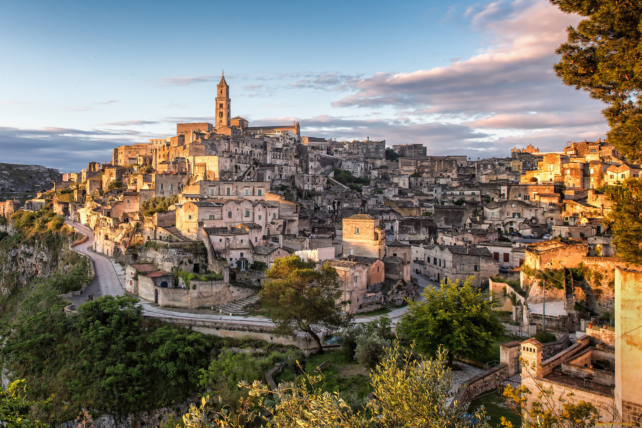 Italy cities. Мадера город в Италии. Матера Италия. Тиора город в Италии. Рим горы в Италии.