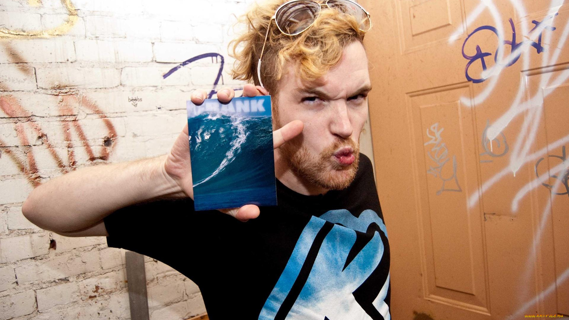 rusko, музыка, другое, dj, дверь, стена, очки