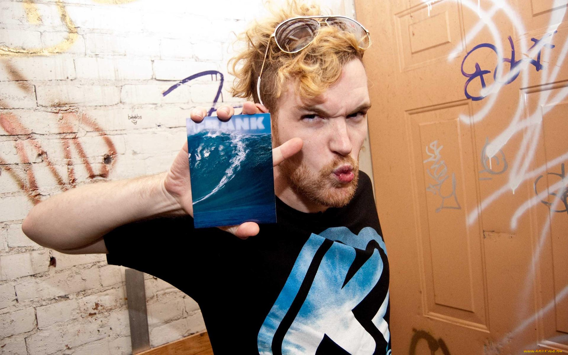 rusko, музыка, другое, dj, дверь, стена, очки