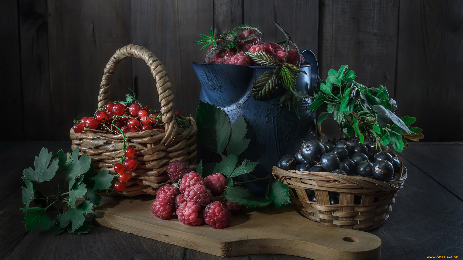 еда, фрукты, , ягоды, листья, ягоды, малина, стол, доски, черная, лейка, натюрморт