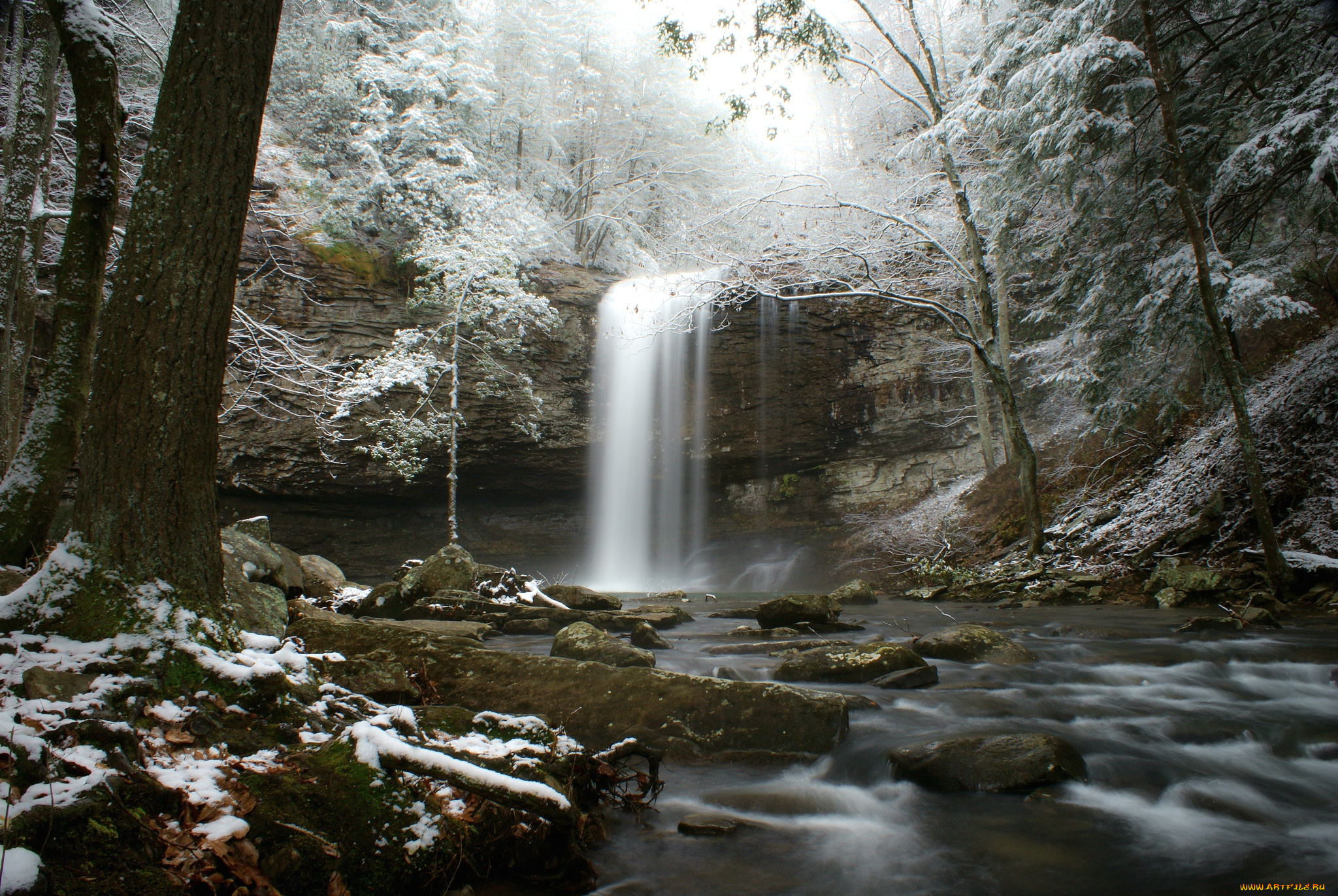 Зима фото водопад. Водопад созье (Sauzier Waterfall). Водопад Шипот зимой. Зимний ручей. Зимняя Горная река с водопадами.