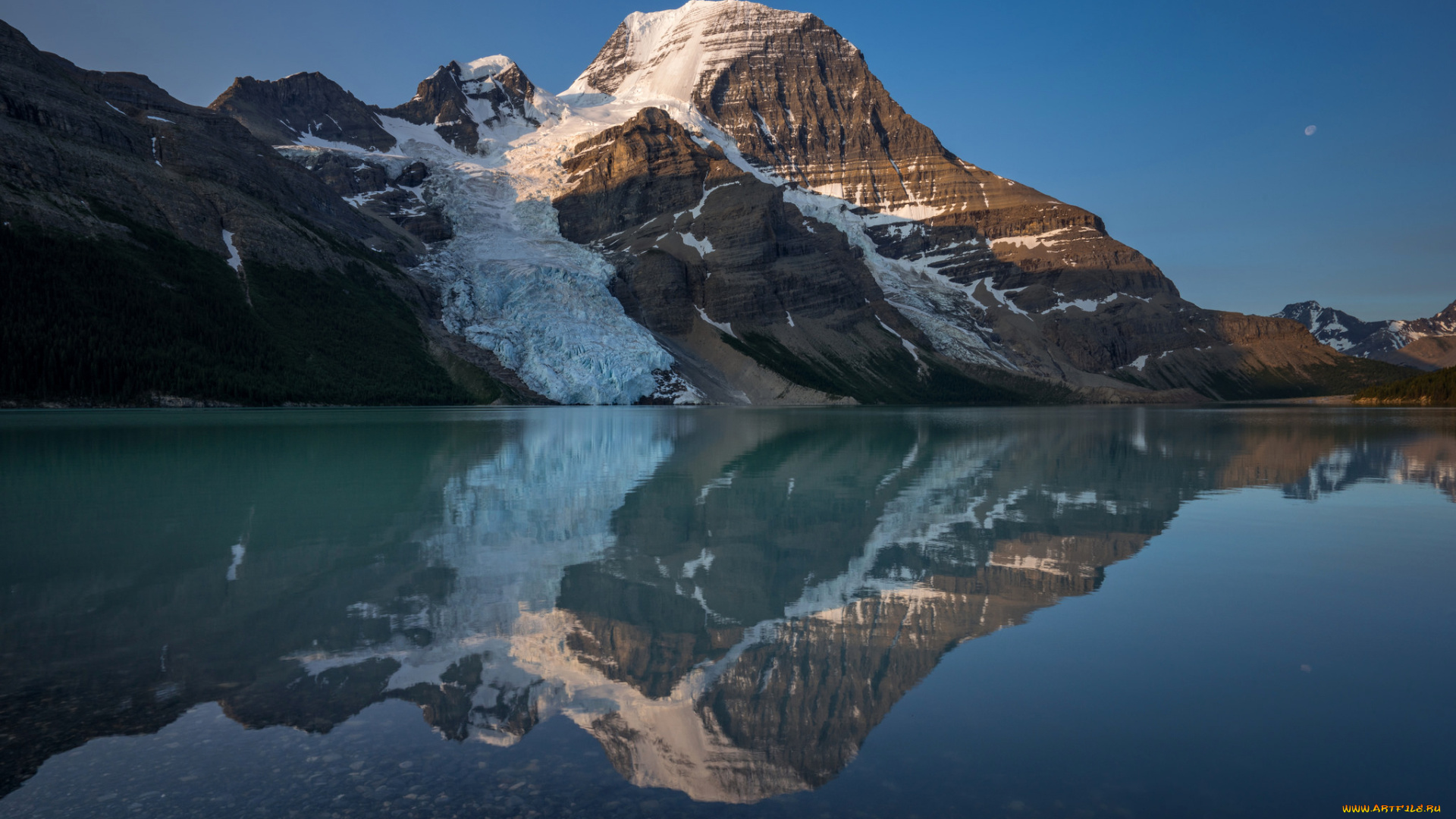 природа, реки, озера, канада, скалы, озеро, mount, robson, provincial, park, горы, снег, berg, lake, отражение