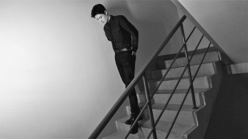 Картинка мужчины xiao+zhan актер лестница подъезд