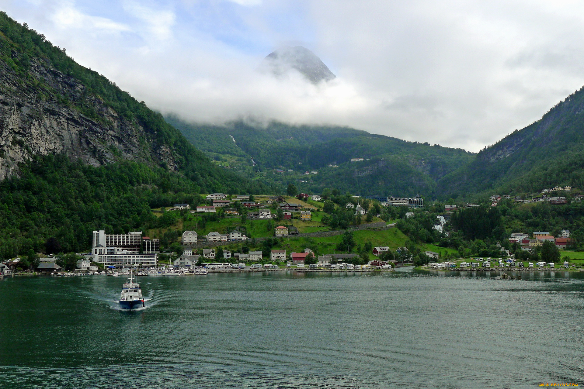 norway, geiranger, корабли, катера, каньон, река