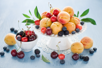 Картинка еда фрукты ягоды ежевика абрикосы голубика черешня персики