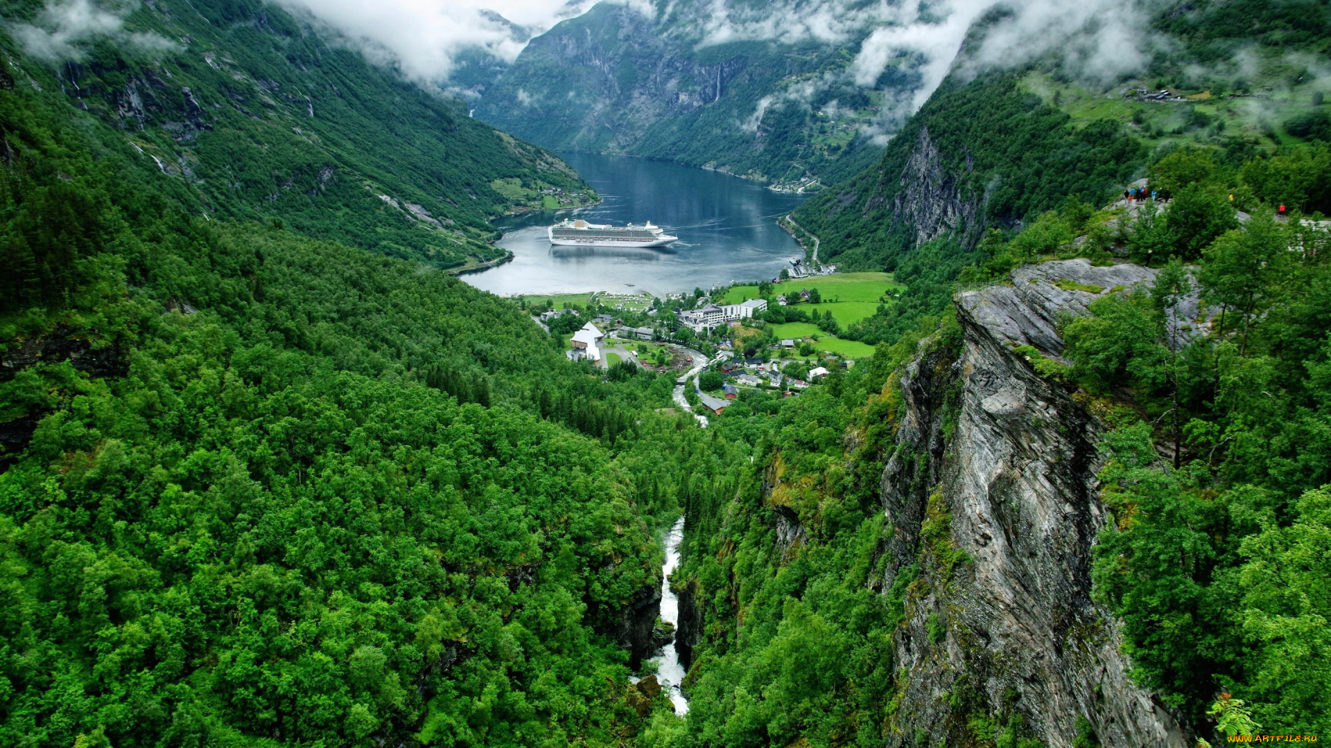 корабли, лайнеры, norway, панорама, лайнер, деревня, горы, geirangerfjord, фьорд, geiranger, норвегия, гейрангер-фьорд, гейрангер