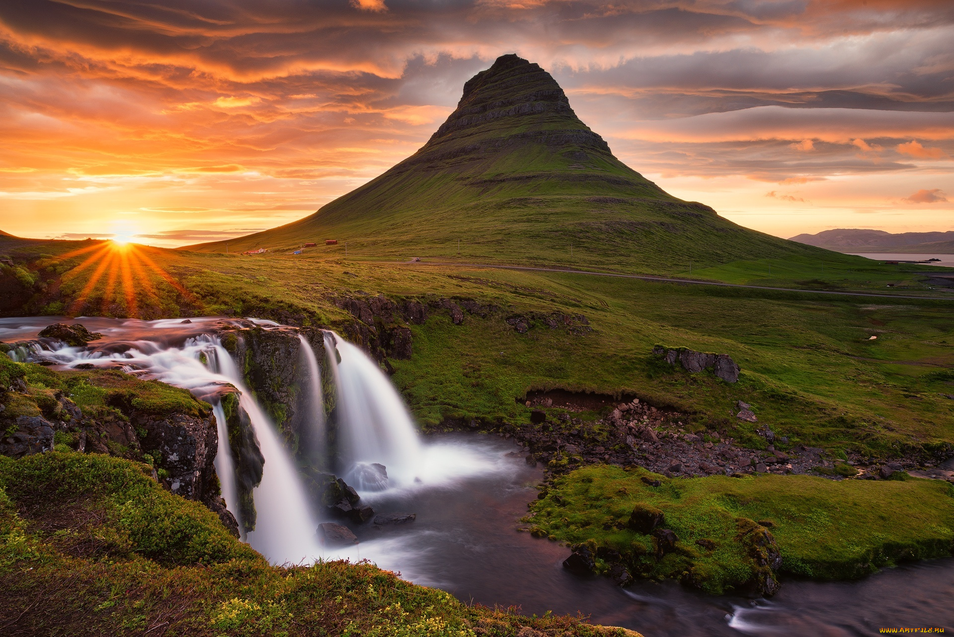 природа, водопады, облака, скалы, небо, вулкан, kirkjufell, гора, солнце, исландия
