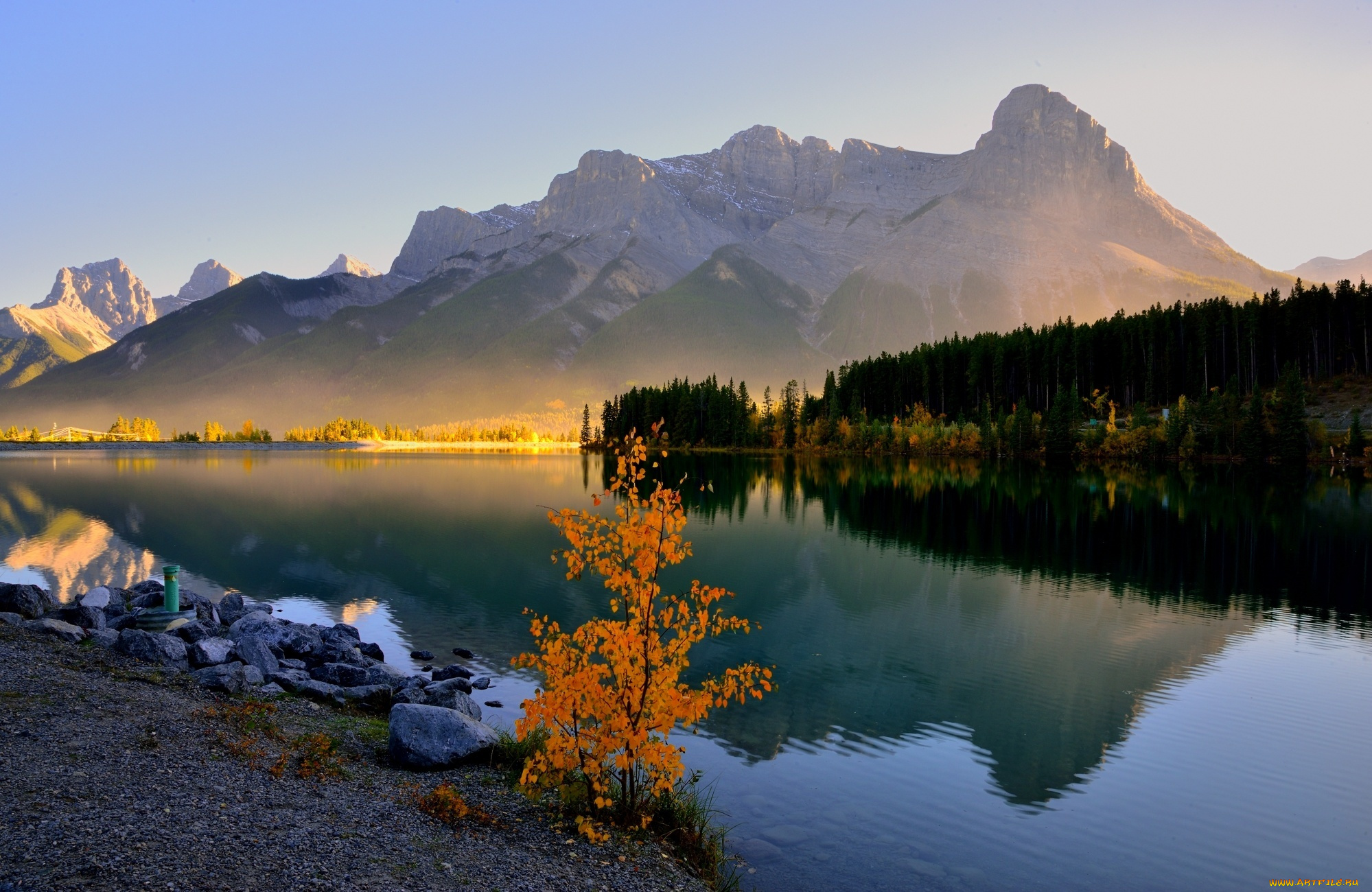 природа, реки, озера, canada, banff, озеро, горы, дымка, утро, деревья, лес, grassi, lake, canmore