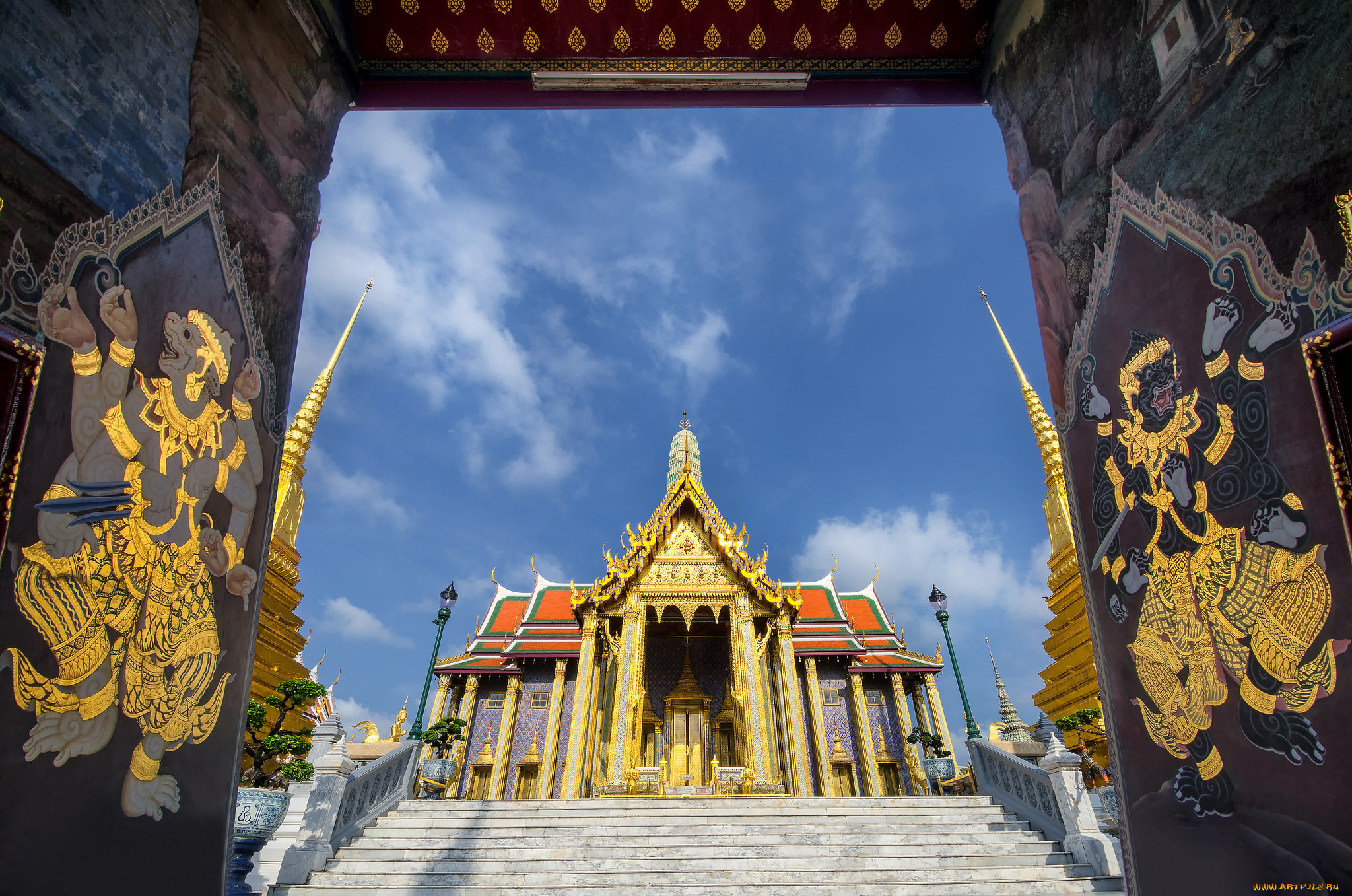 temple, of, the, emerald, buddha, with, blue, sky, bangkok, города, -, буддийские, и, другие, храмы, религия, храм, восток