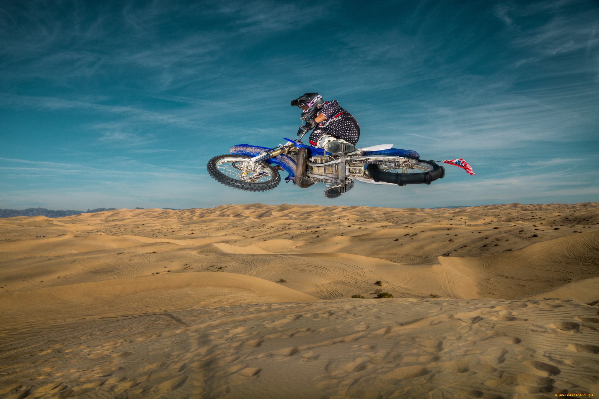 мотоциклист мотокросс прыжок песок бесплатно