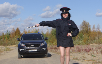 Картинка автомобили -авто+с+девушками kia sportage