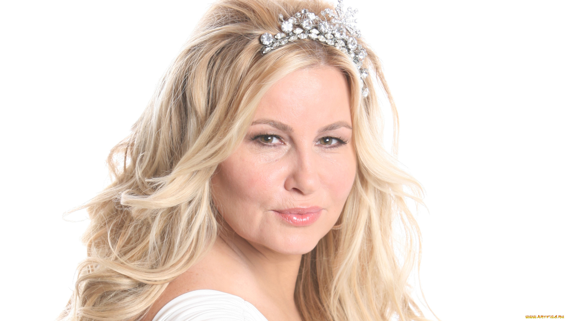 девушки, jennifer, coolidge, морщины, портрет, лицо, улыбка, актриса, блондинка, jennifer, coolidge, диадема