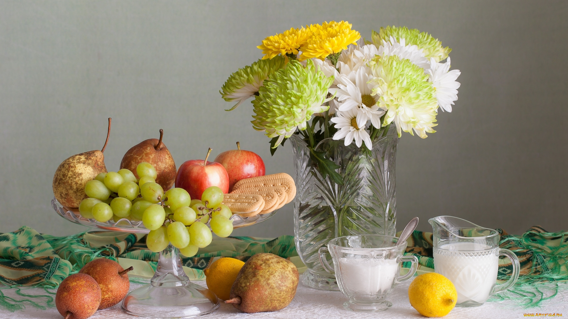 еда, натюрморт, печенье, фрукты, лимон, цветы, хризантемы, букет, яблоко, виноград, груши