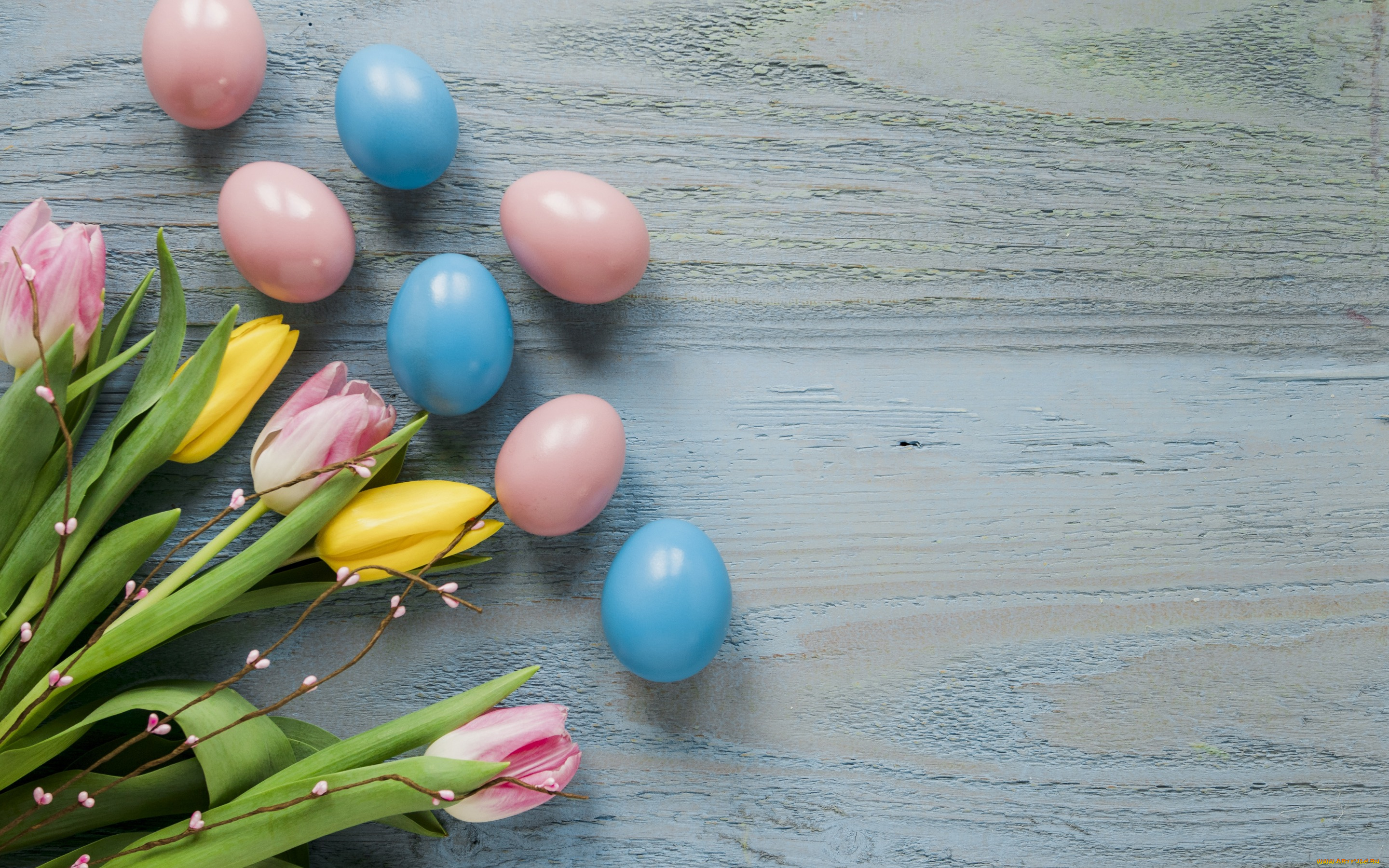 праздничные, пасха, wood, желтые, decoration, happy, spring, яйца, крашеные, yellow, tender, тюльпаны, easter, розовые, весна, цветы, eggs, flowers, tulips, pink