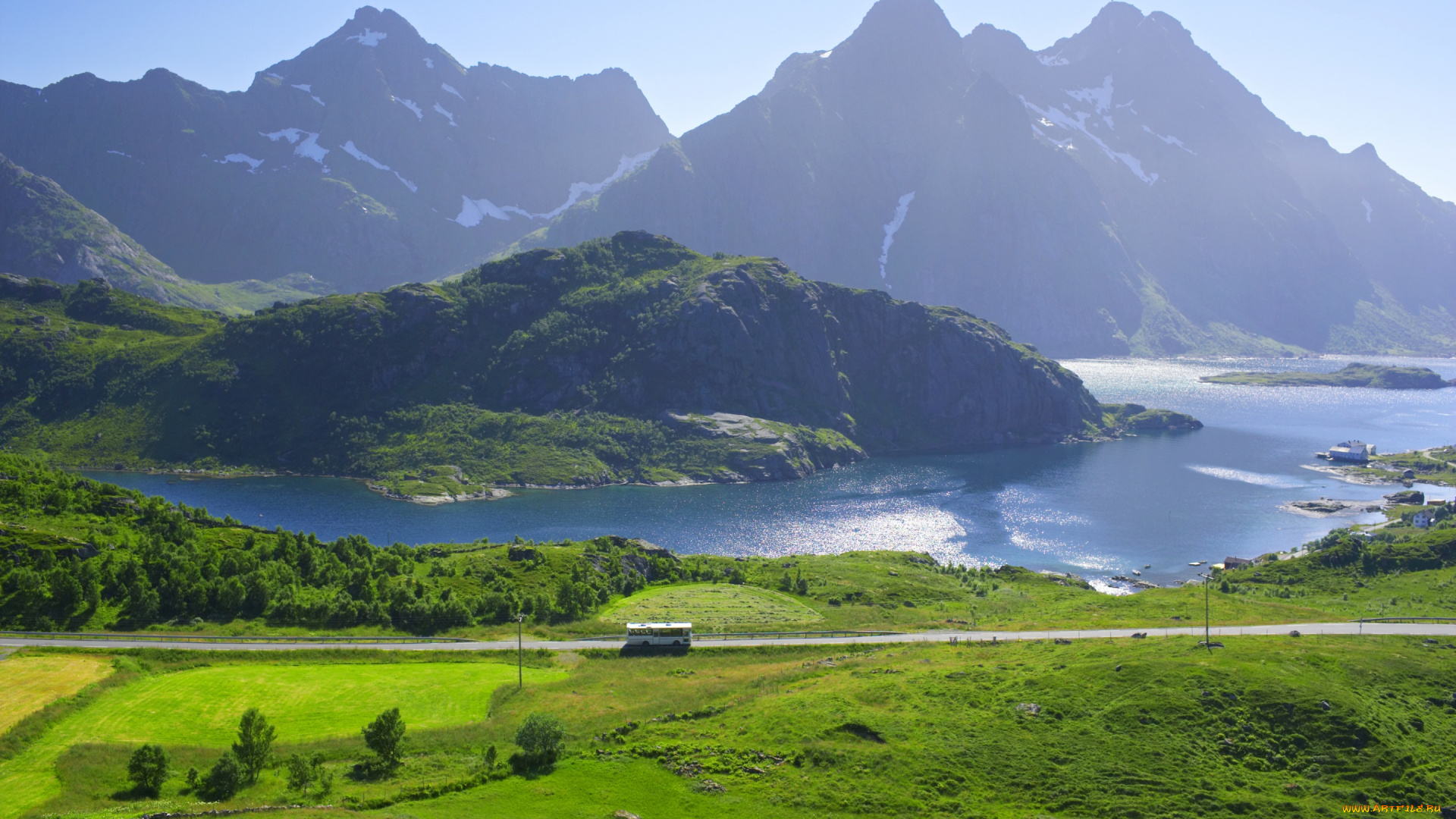 природа, реки, озера, норвегия, lofoten, автобус, поля, дорога, домики, берег, озеро, горы