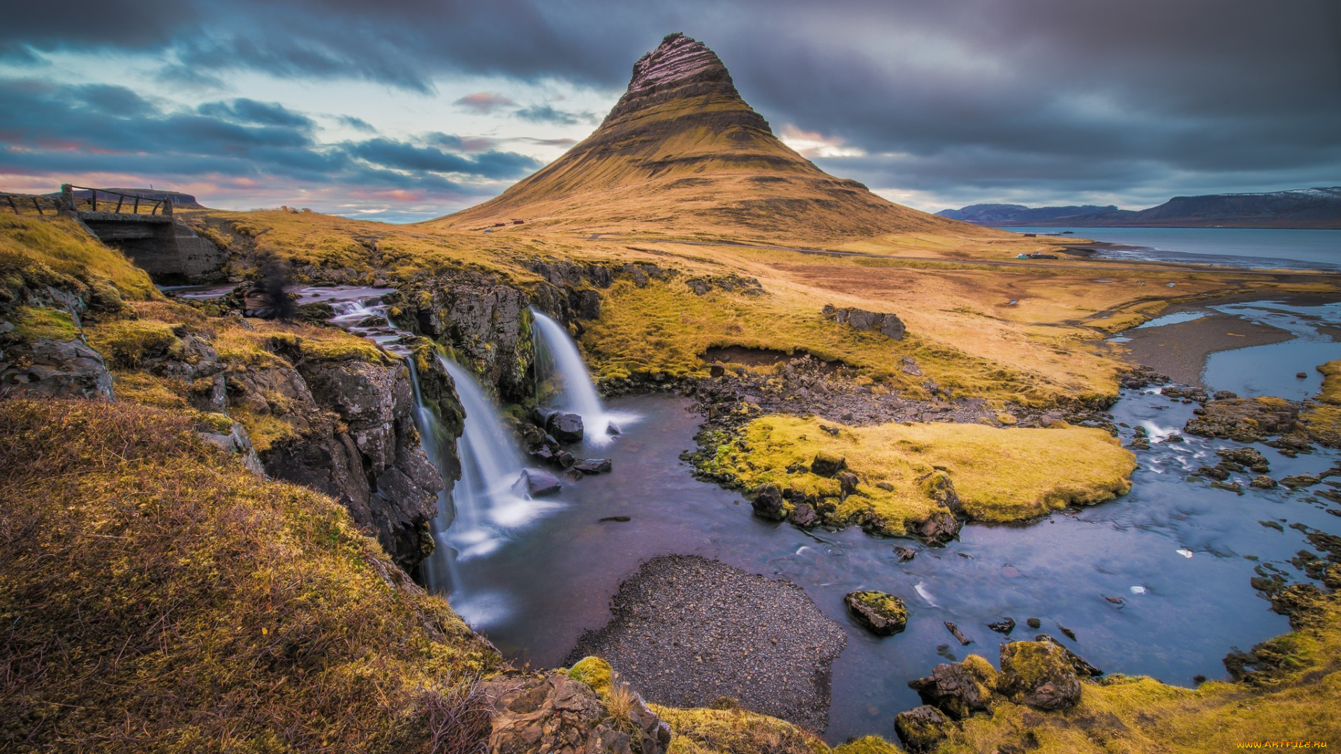 природа, водопады, тучи, мост, небо, исландия, kirkjufell, река, море, водопад, гора