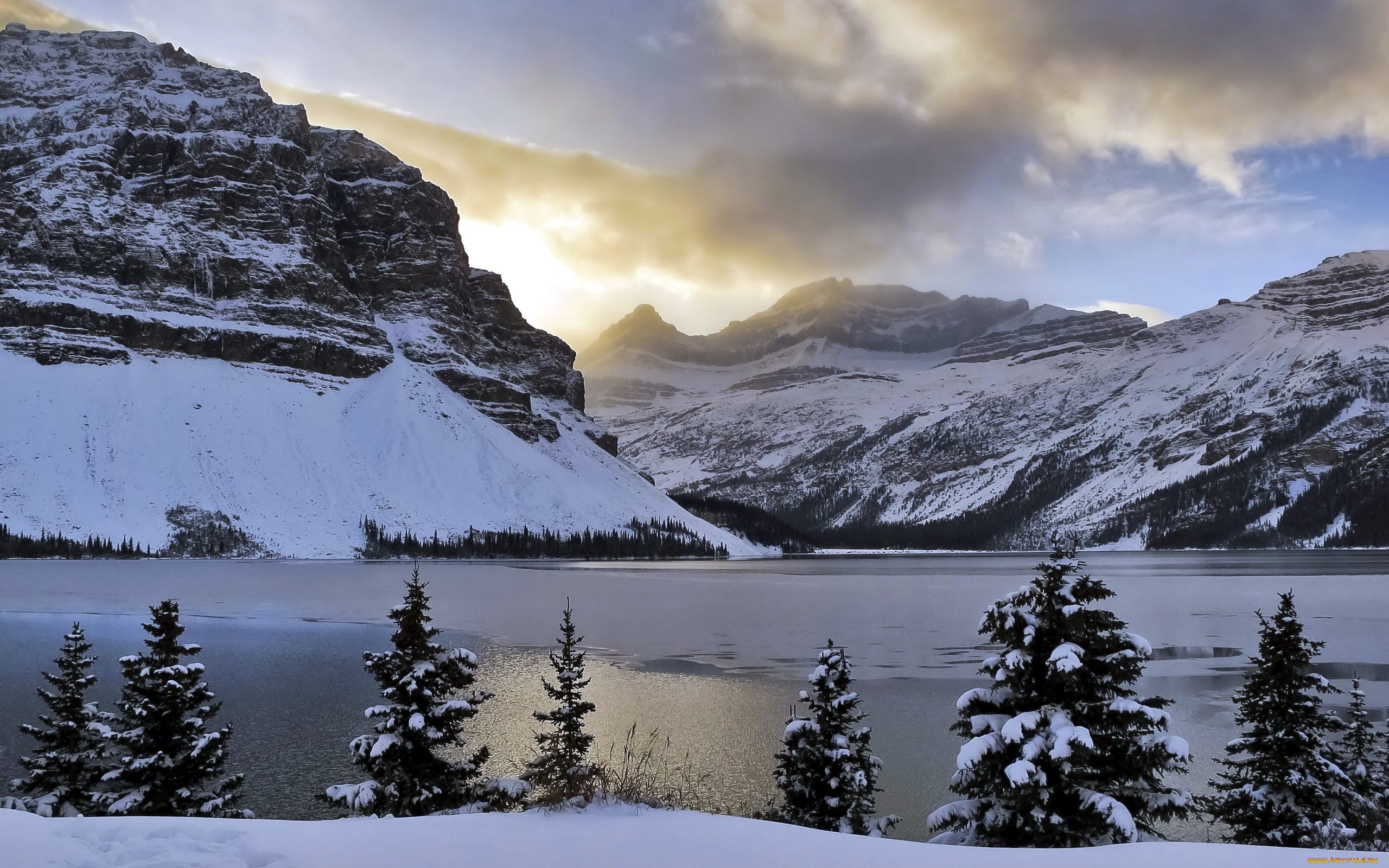 природа, реки, озера, bow, lake, mountains, snow, light, clouds, trees, alberta