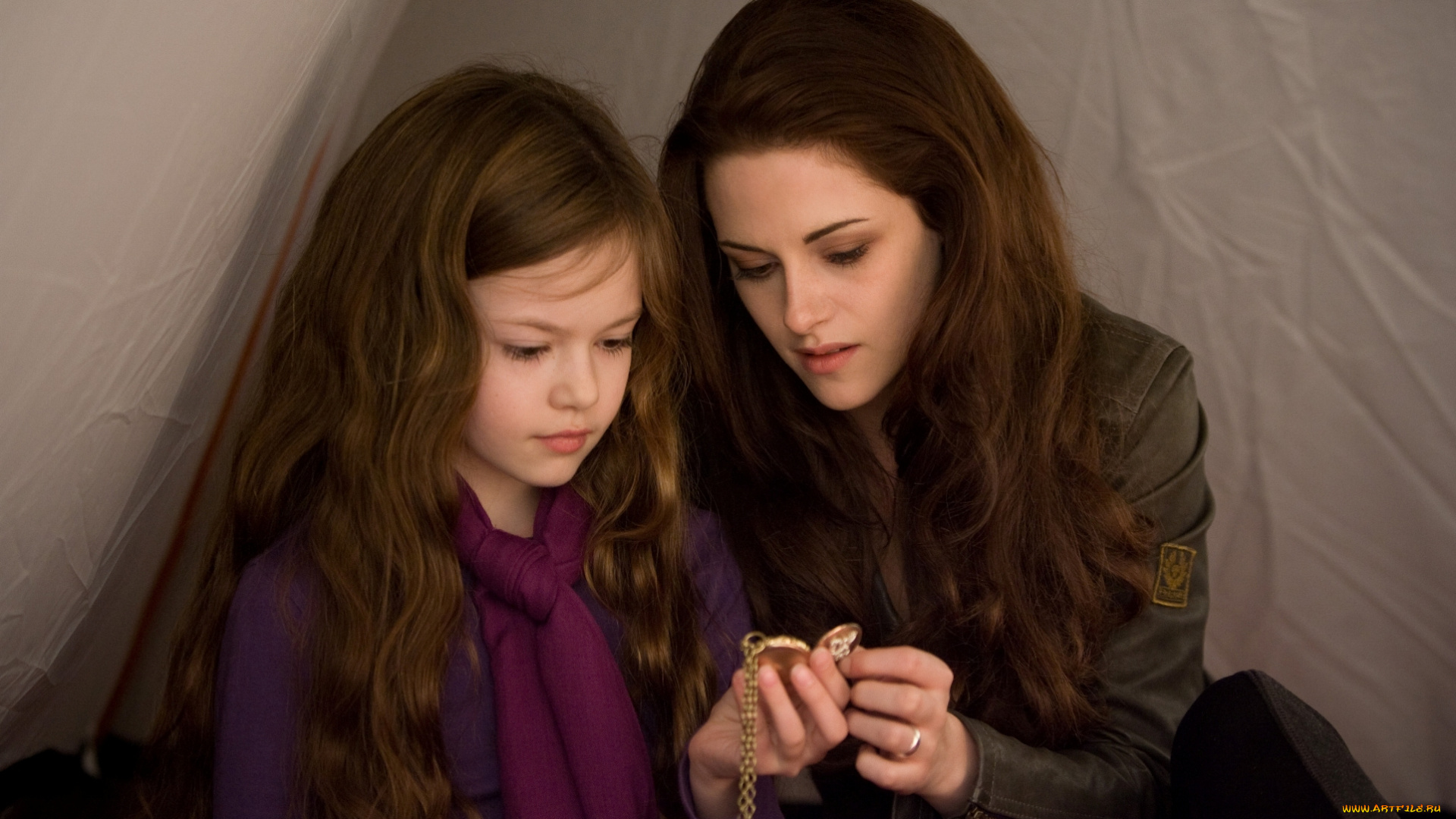 кино, фильмы, the, twilight, saga, , breaking, dawn, part, 2, kristen, stewart, mackenzie, foy, ренесме, палатка, мать, дочь