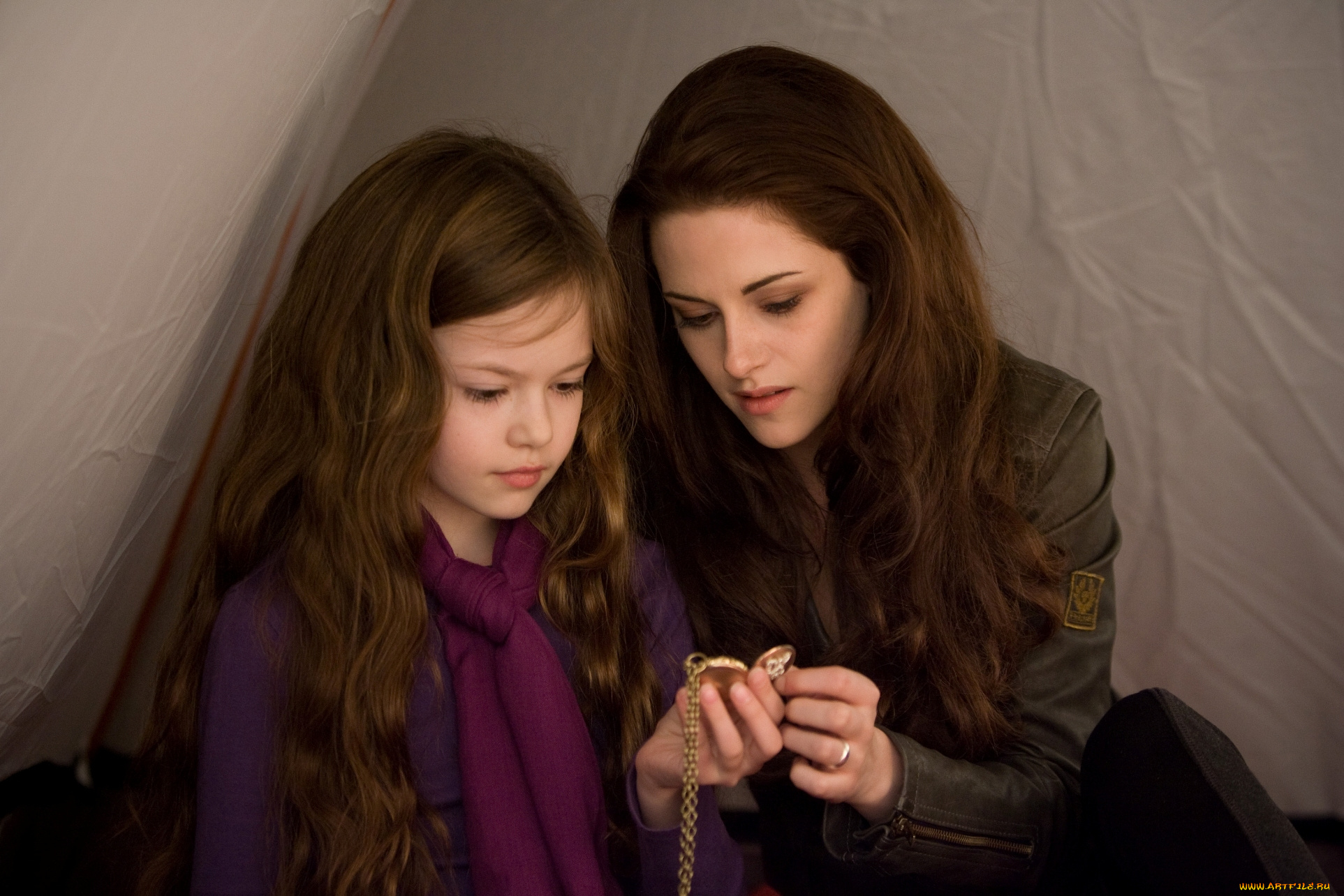 кино, фильмы, the, twilight, saga, , breaking, dawn, part, 2, kristen, stewart, mackenzie, foy, ренесме, палатка, мать, дочь