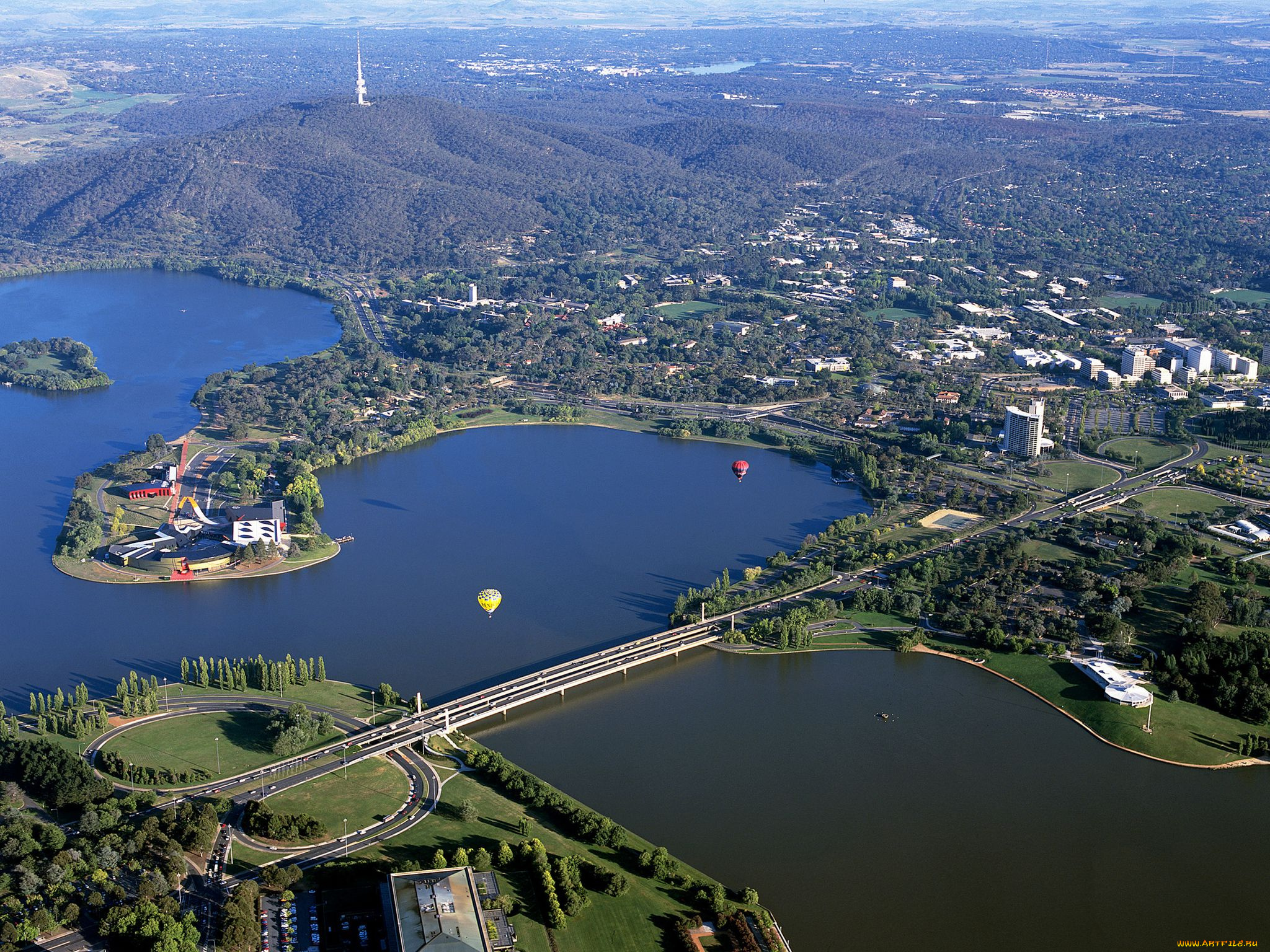 Канберра какое государство. Канберра столица Австралии. Столица города Canberra. Озеро Берли Гриффин. Канберра столица Австралии фото.