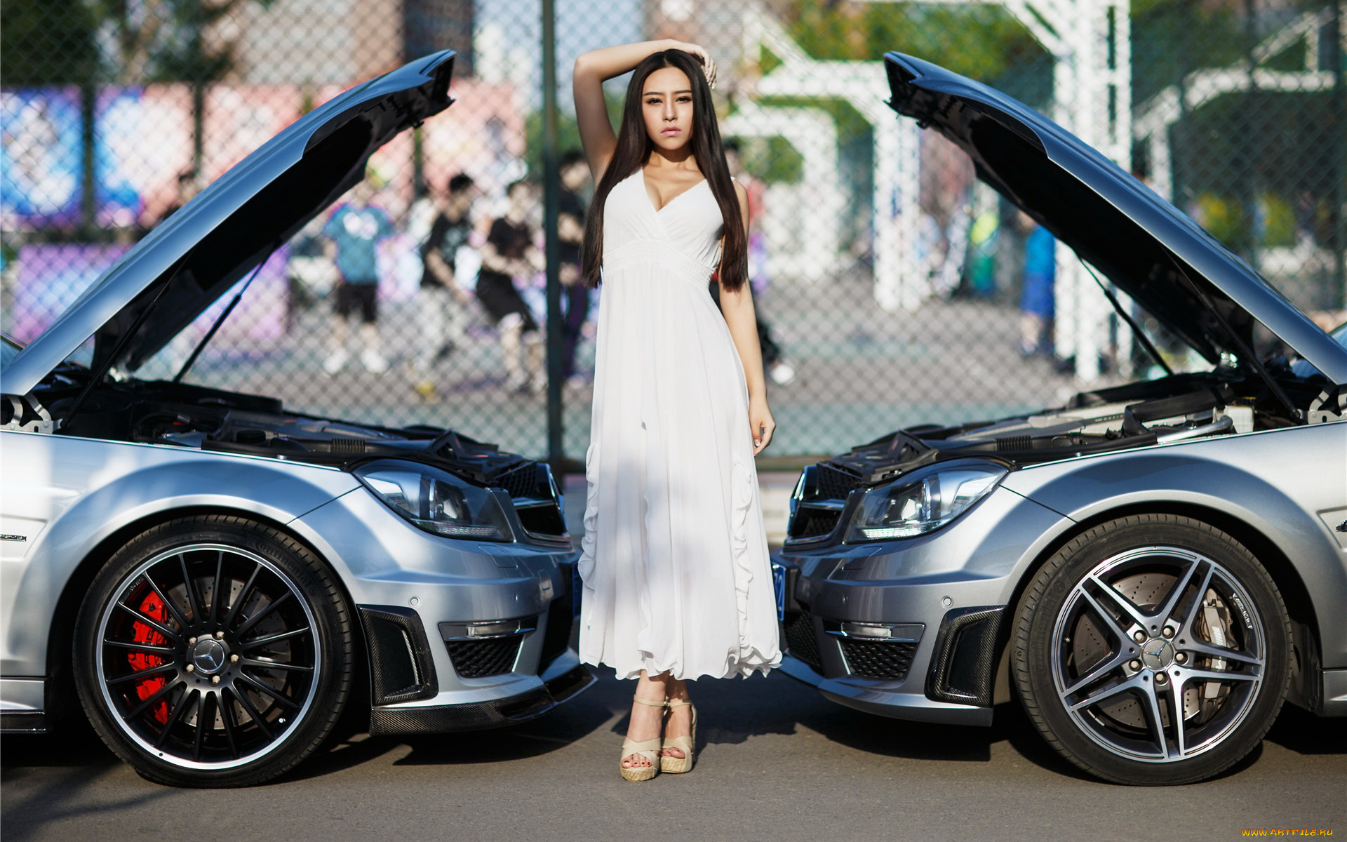 AMG c63 с девушкой