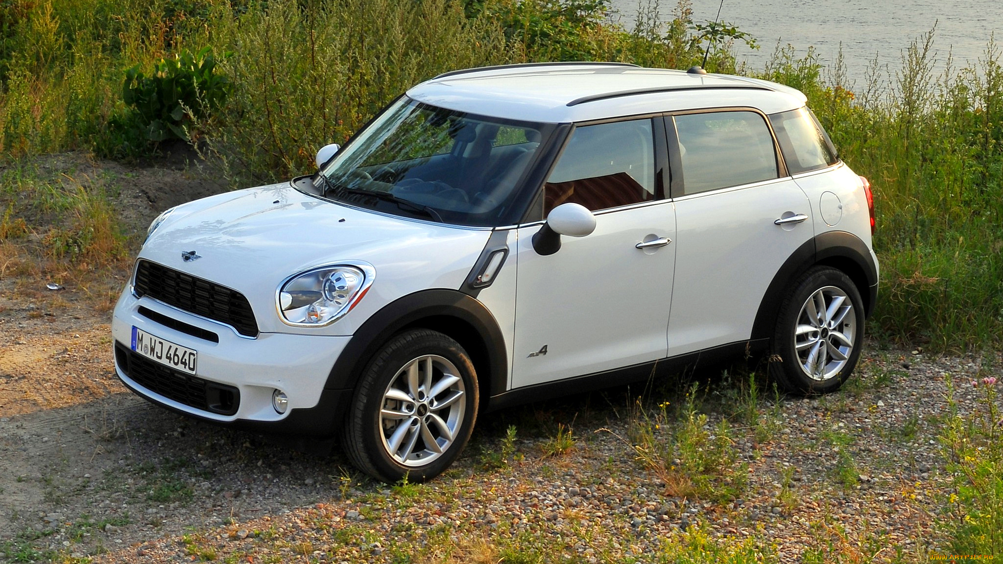 Бел мини. Мини Купер Countryman белый. Mini Countryman 3. Mini Countryman Cooper белого цвета. Мини Купер Кантримен белого цвета.