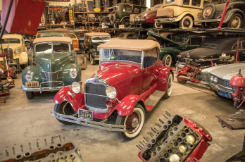 Картинка автомобили классика garage museum