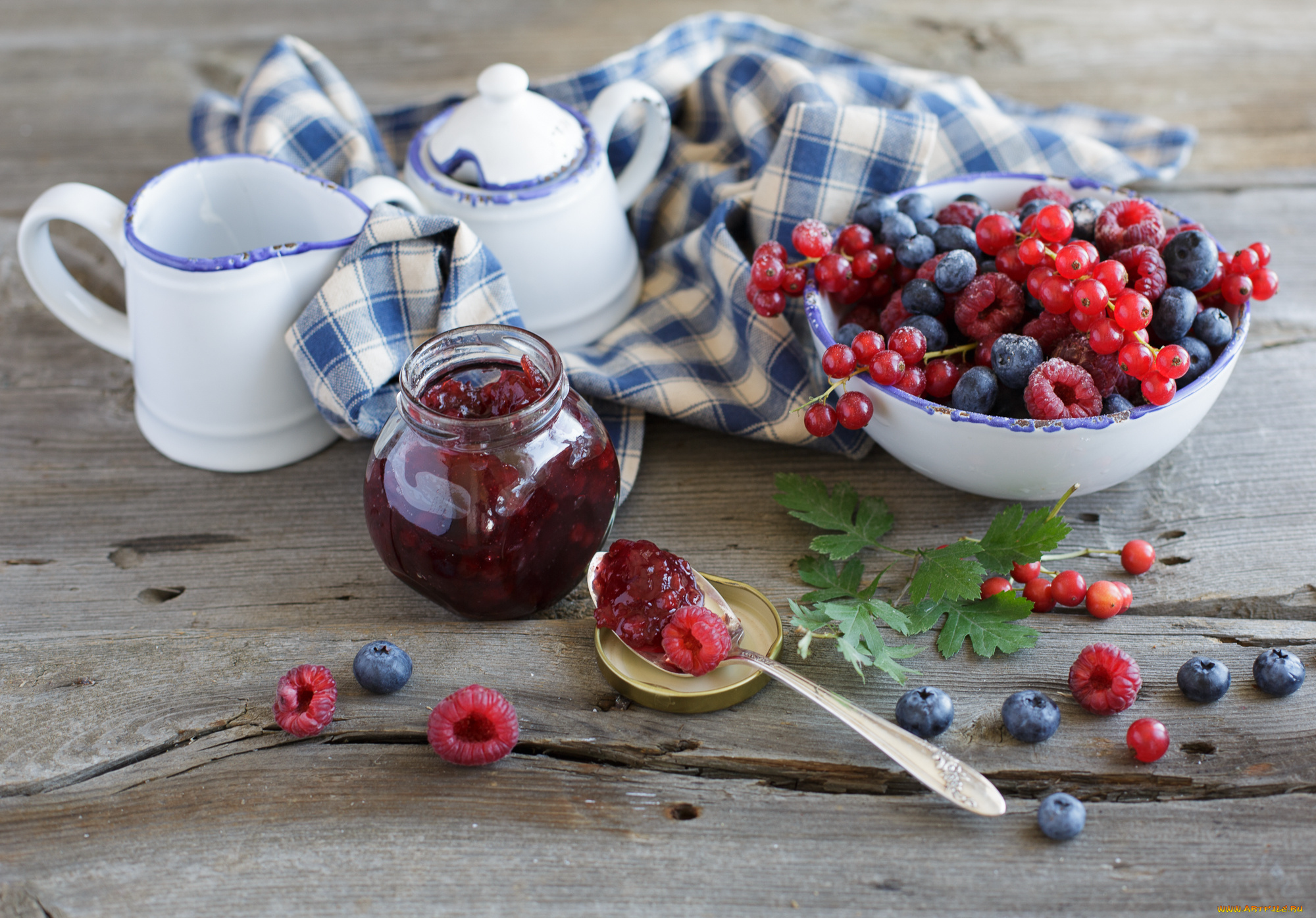 Berry jam. Красивые ягоды. Лесные ягоды. Варенье. Натюрморт с ягодами.