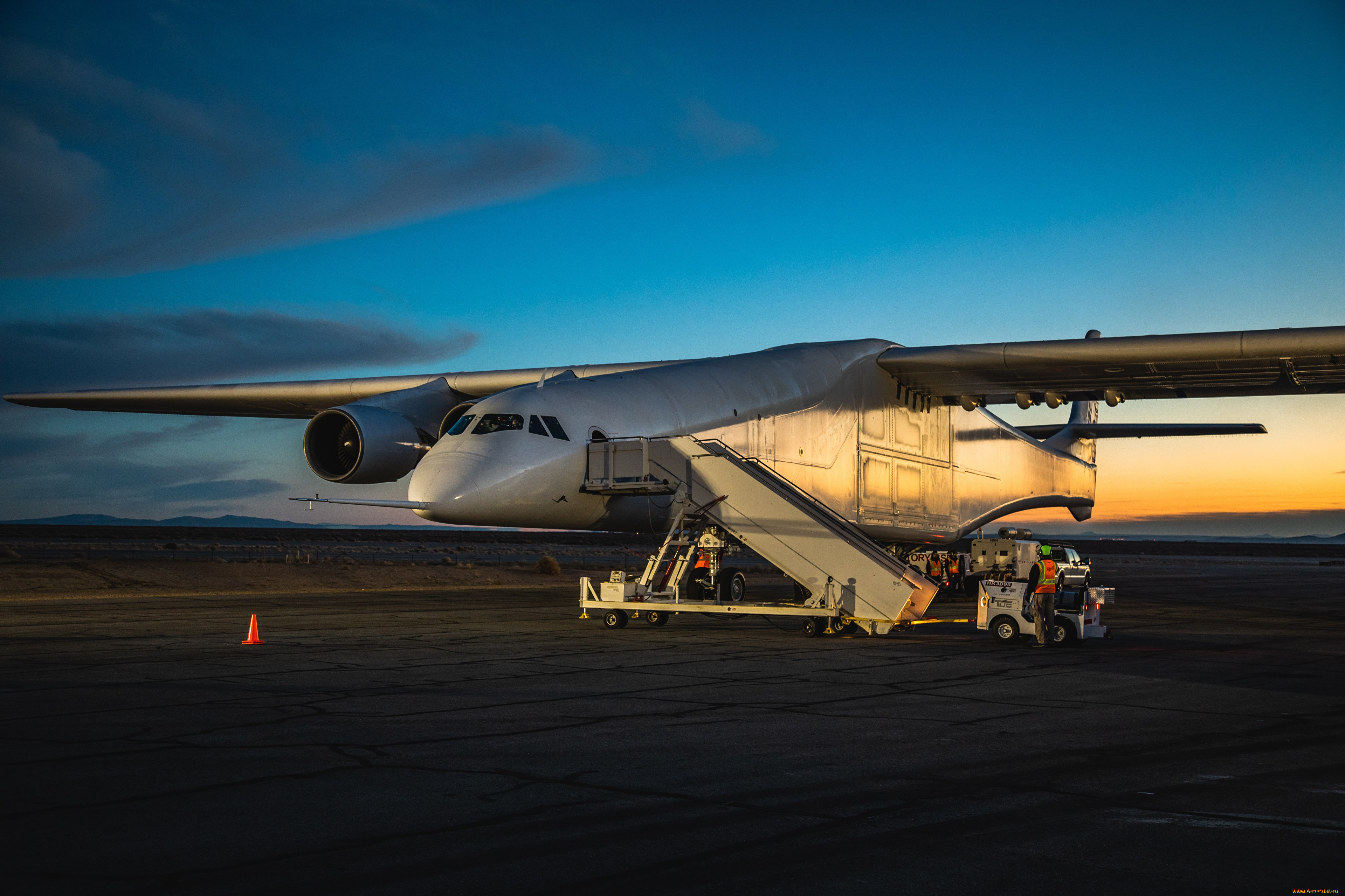 авиация, военно-транспортные, самолёты, stratolaunch, model351, самолет, аэродром