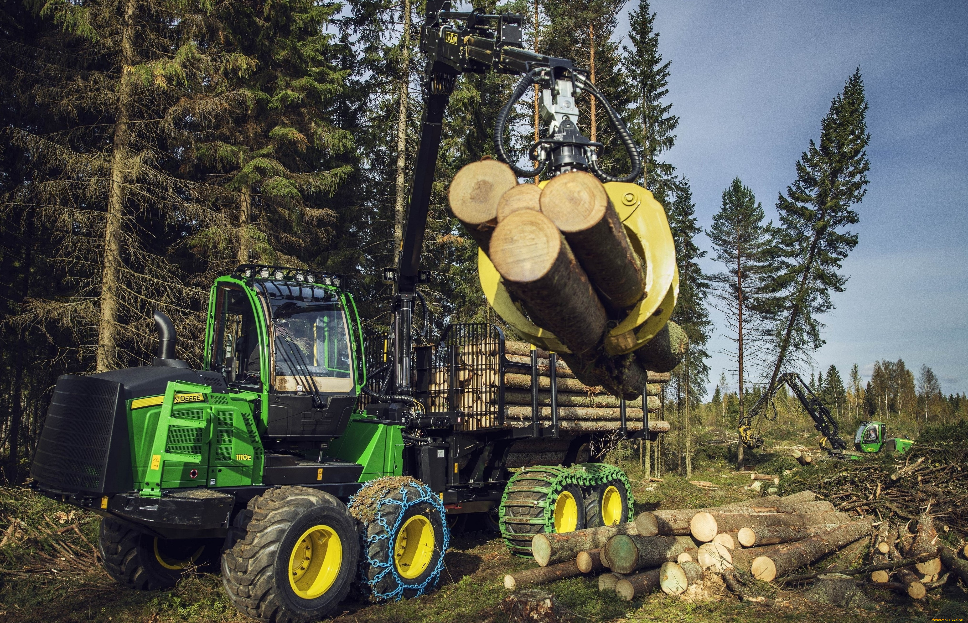 Авито техник техника. Форвардер John Deere. Харвестер John Deere. John Deere 1110. Харвестер и форвардер Джон Дир.