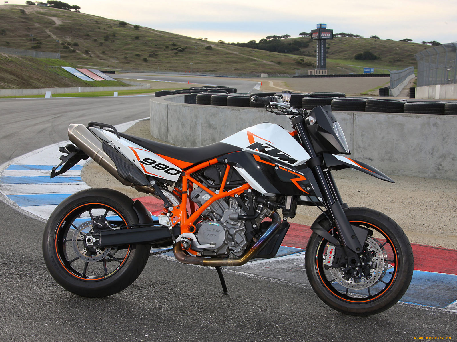 Эс ктм. КТМ Supermoto. KTM супермото. КТМ мотоцикл КТМ. KTM 990 SMT.