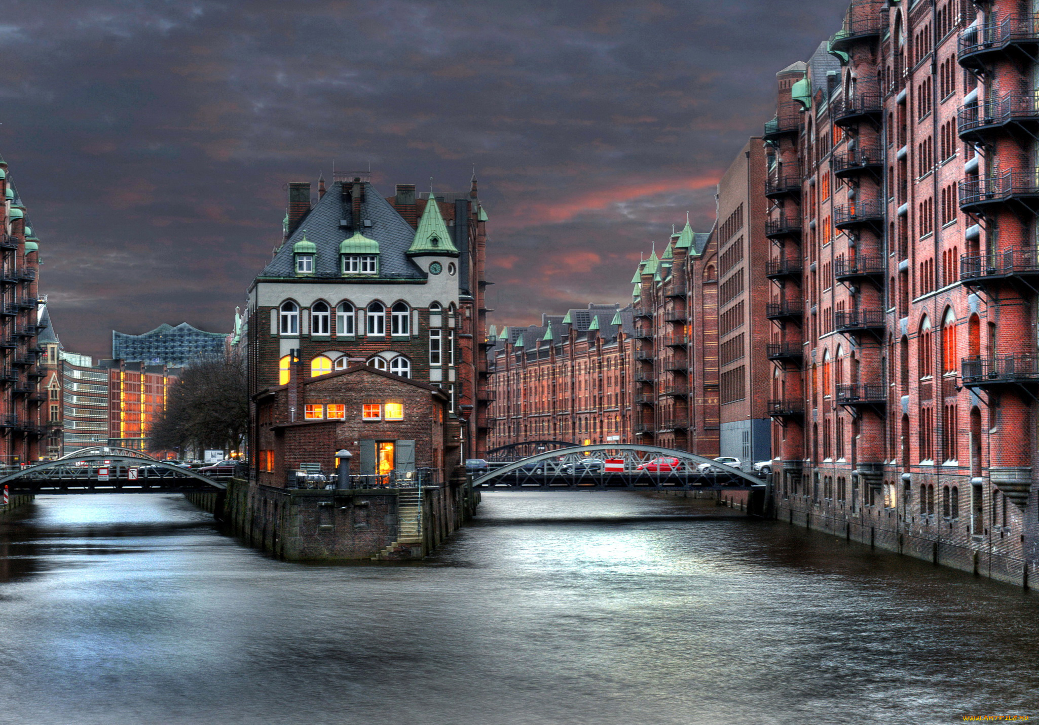 Hamburg. Гамбург Германия. Вольный и Ганзейский город Гамбург Германия. Гамбург мосты. Вольный город Гамбург река.