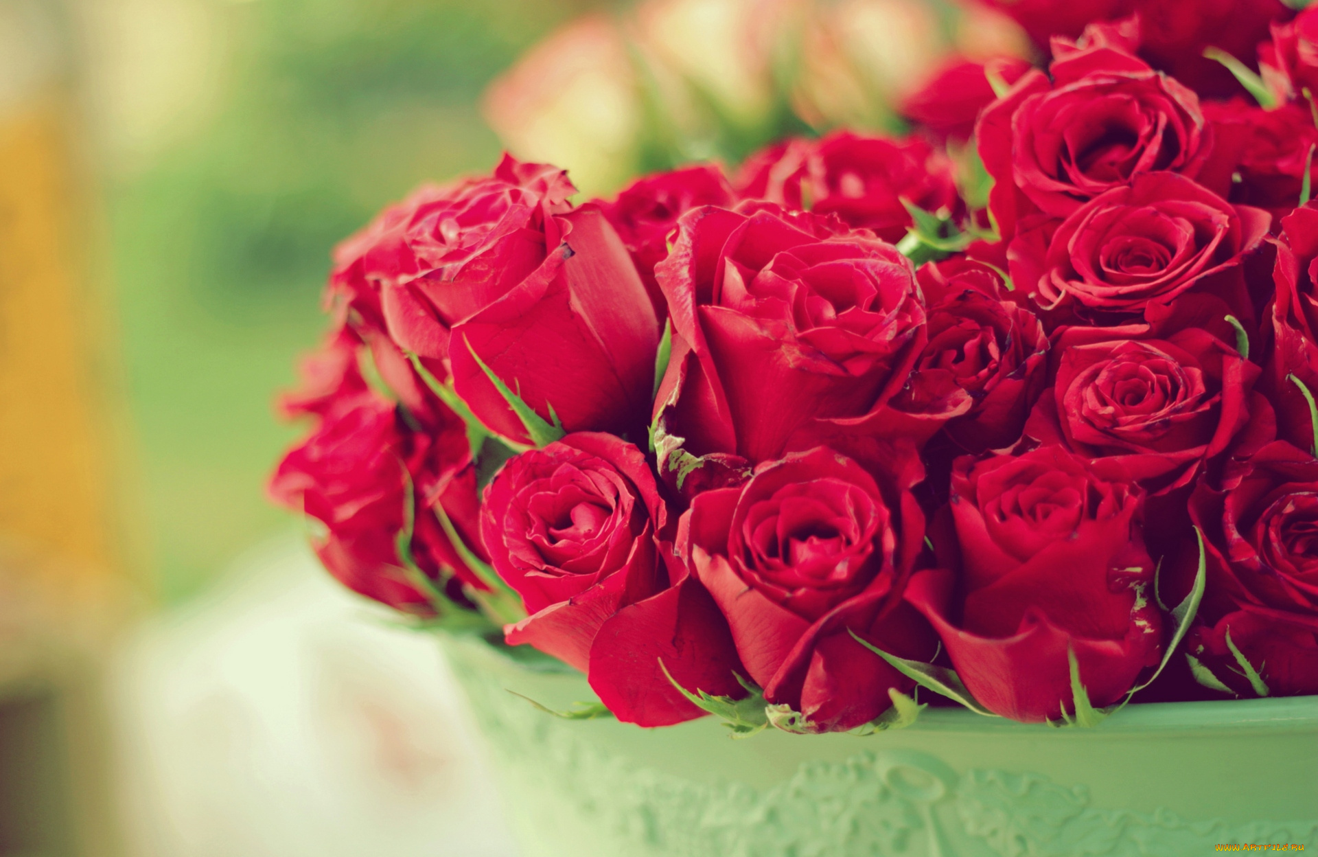 Красивые поздравления с днем рождения ютуб. Шикарные цветы. Шикарный букет цветов с днем рождения. Букет роз с днем рождения. Открытки с днём рождения с цветами красивые.