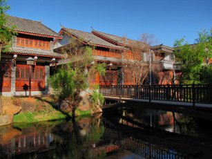 Deyue Pavilion, Black Dragon Pool Park, Lijiang, Yunnan Province, China скачать