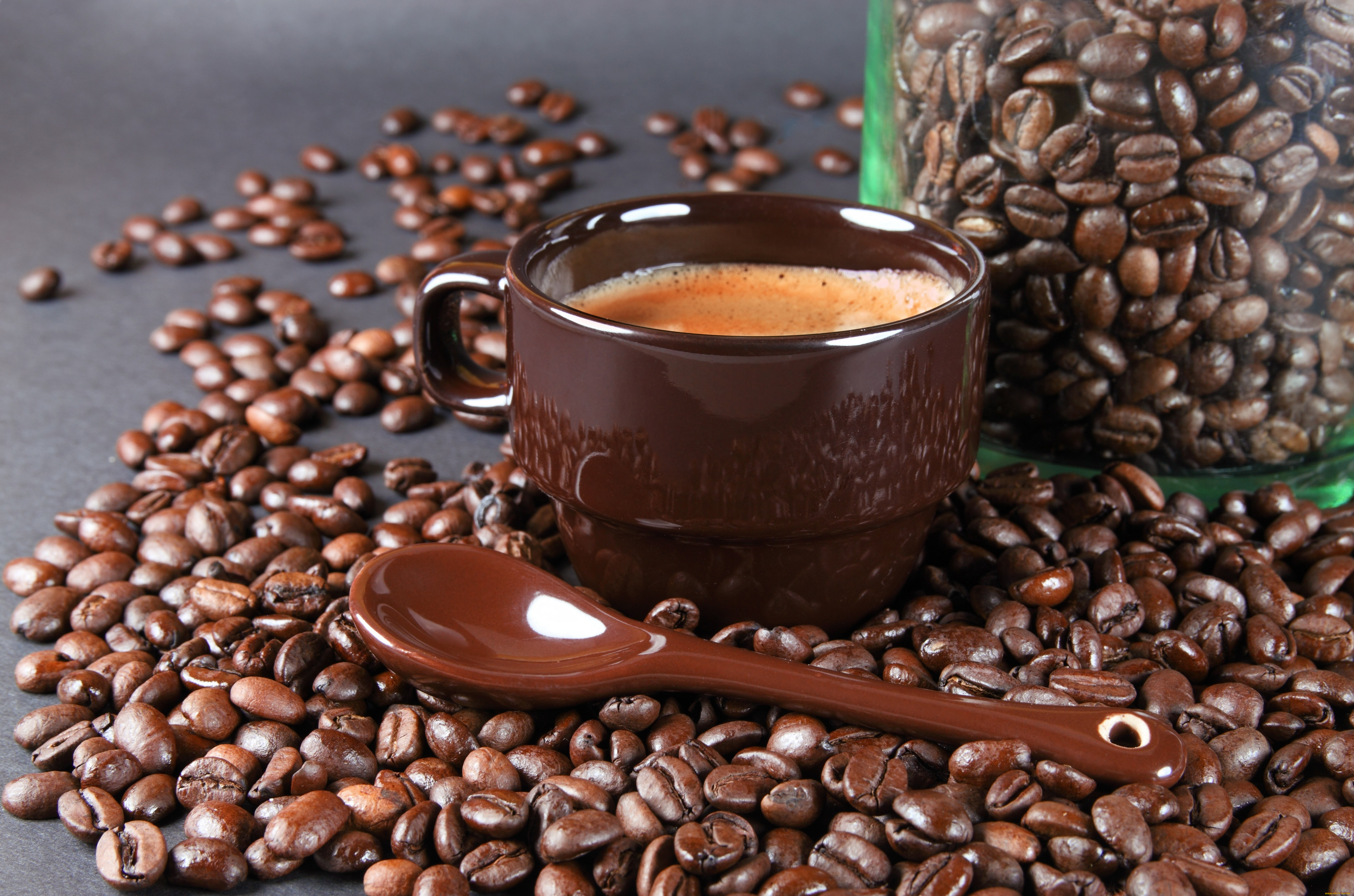 Фото с кофе. Кофе. Чашка кофе. Кофе в зернах. Чашка с кофейными зернами.