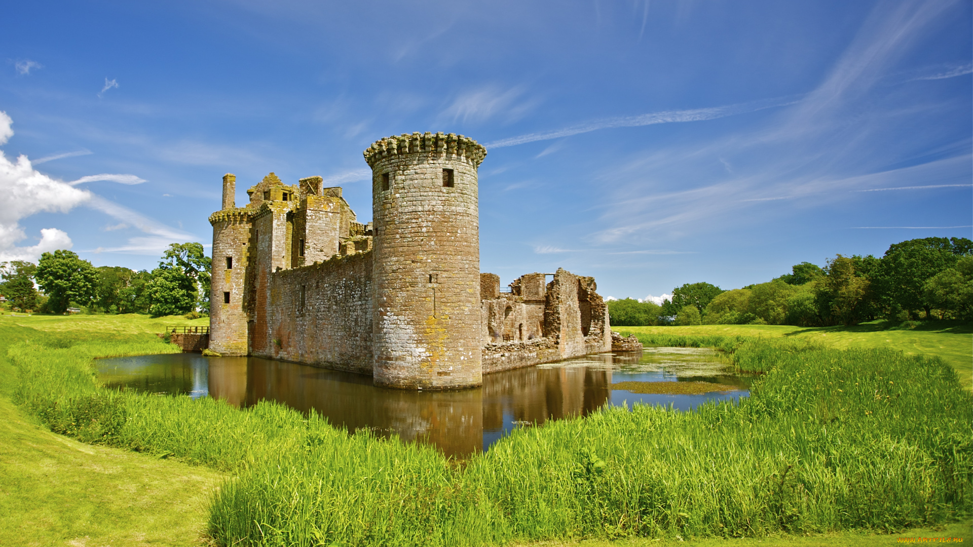 caerlaverock, castle, scotland, города, дворцы, замки, крепости, пруд, шотландия, руины