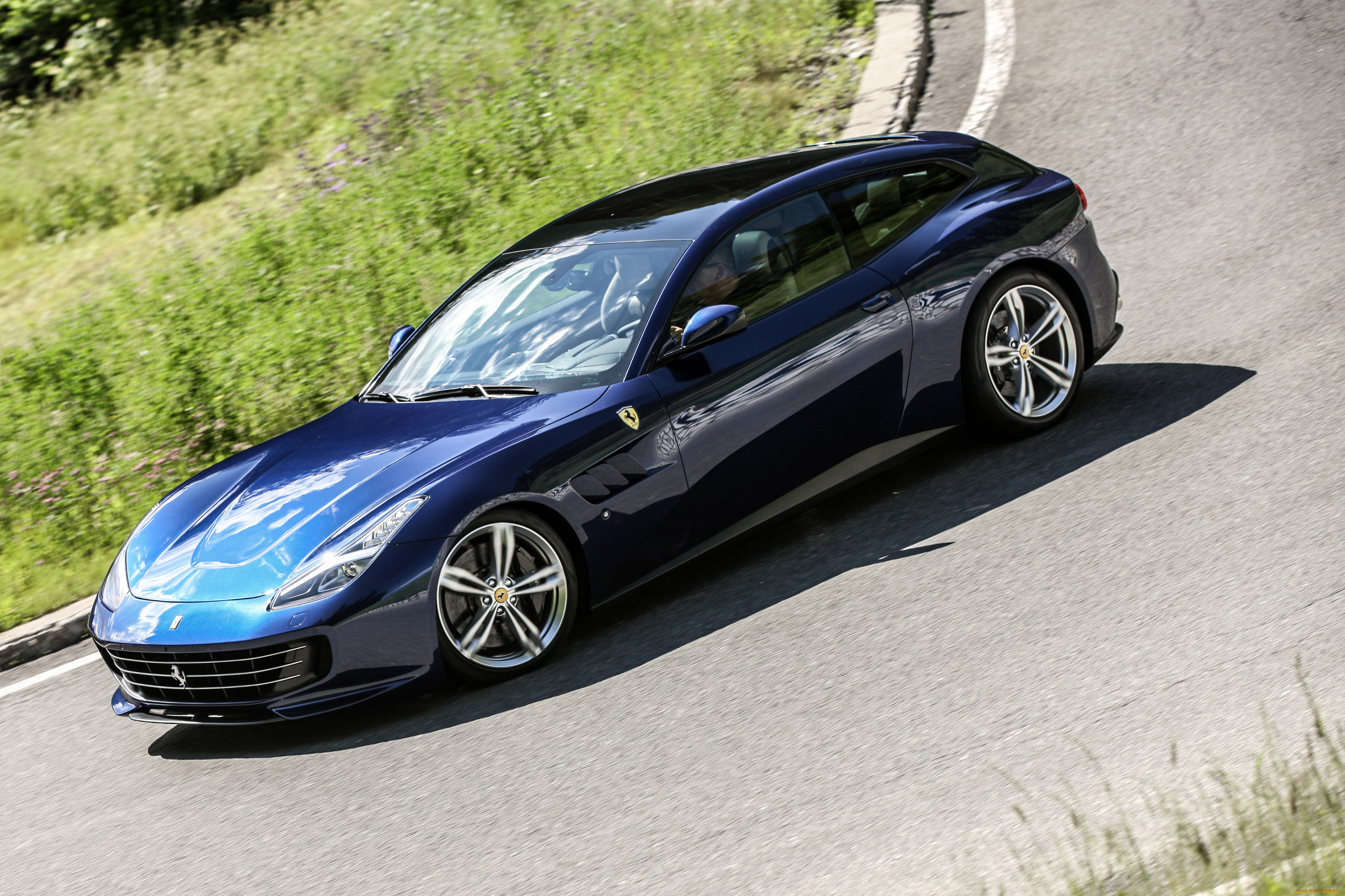 Феррари gtc4lusso 2021