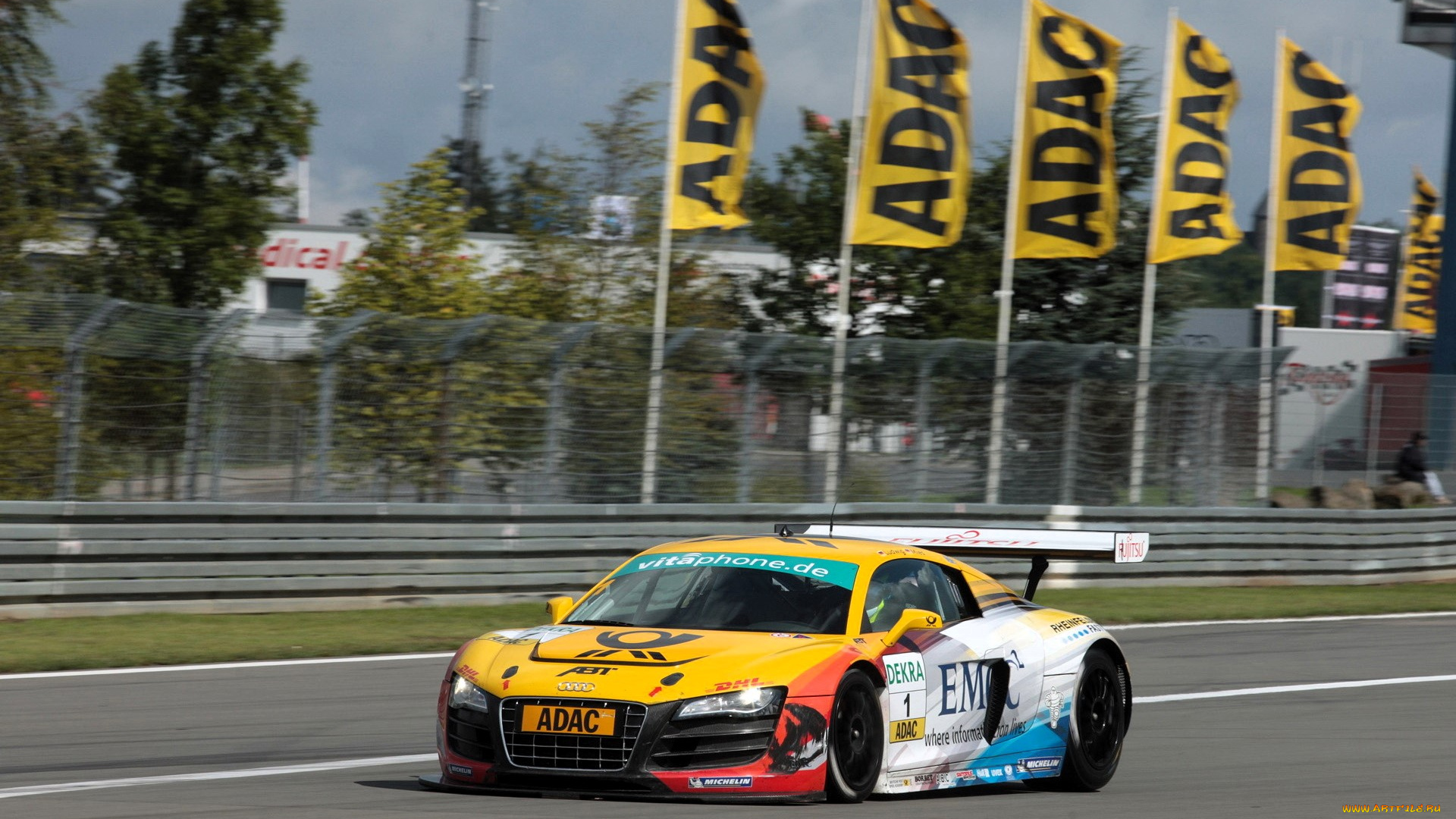 audi, r8, lms, adac, gt, спорт, автоспорт, белый, желтый, трасса, флаги