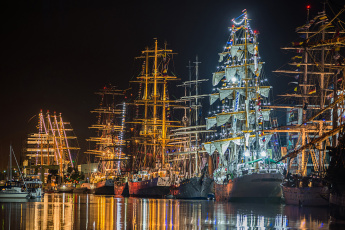 Картинка корабли парусники паруса мачты ночь огни