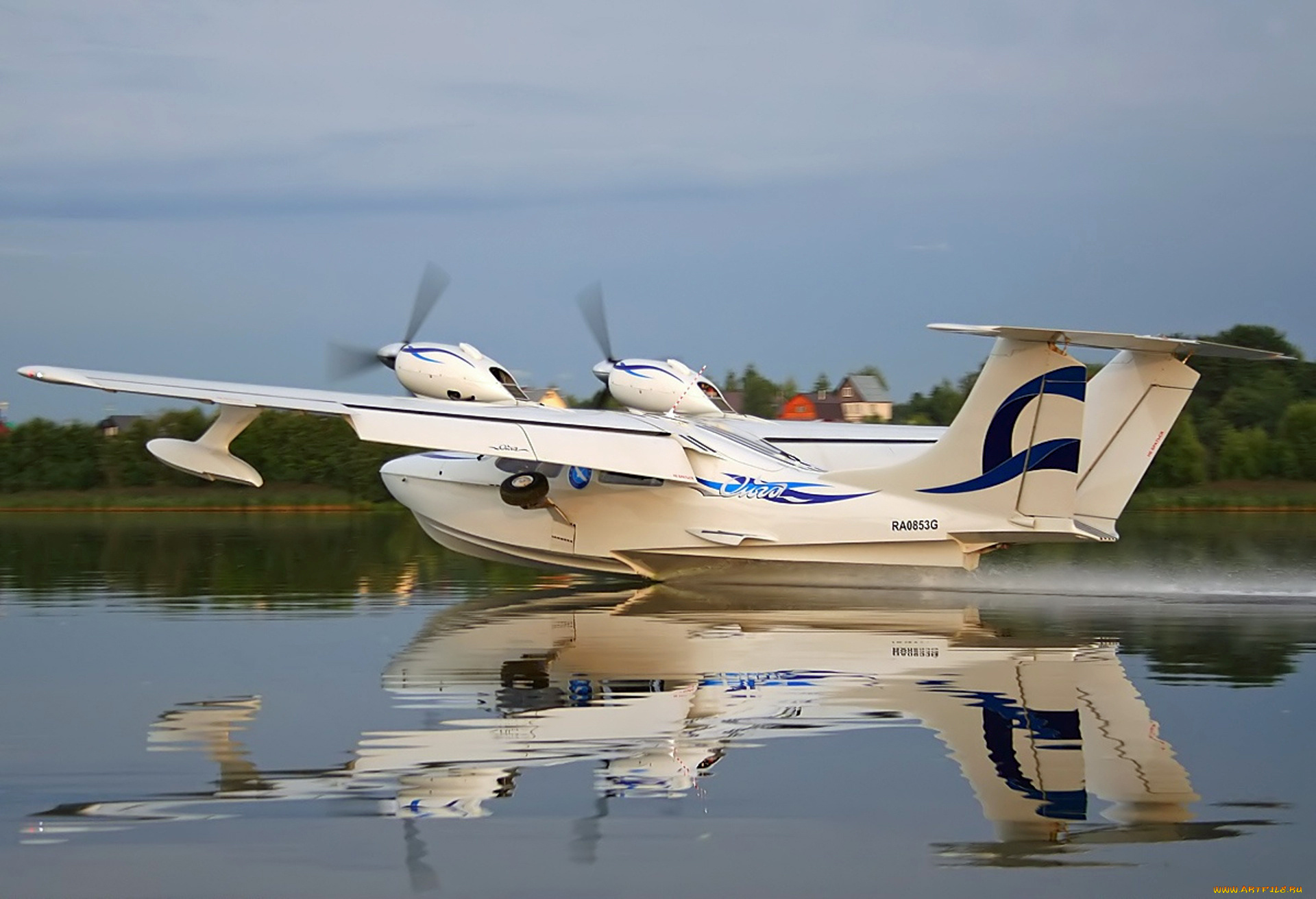 Самолет летающий по воде. Самолет-амфибия л-42 "Чайка". Гидросамолет л-42м. Самолет л42 Чайка. Самолет амфибия r1994l.