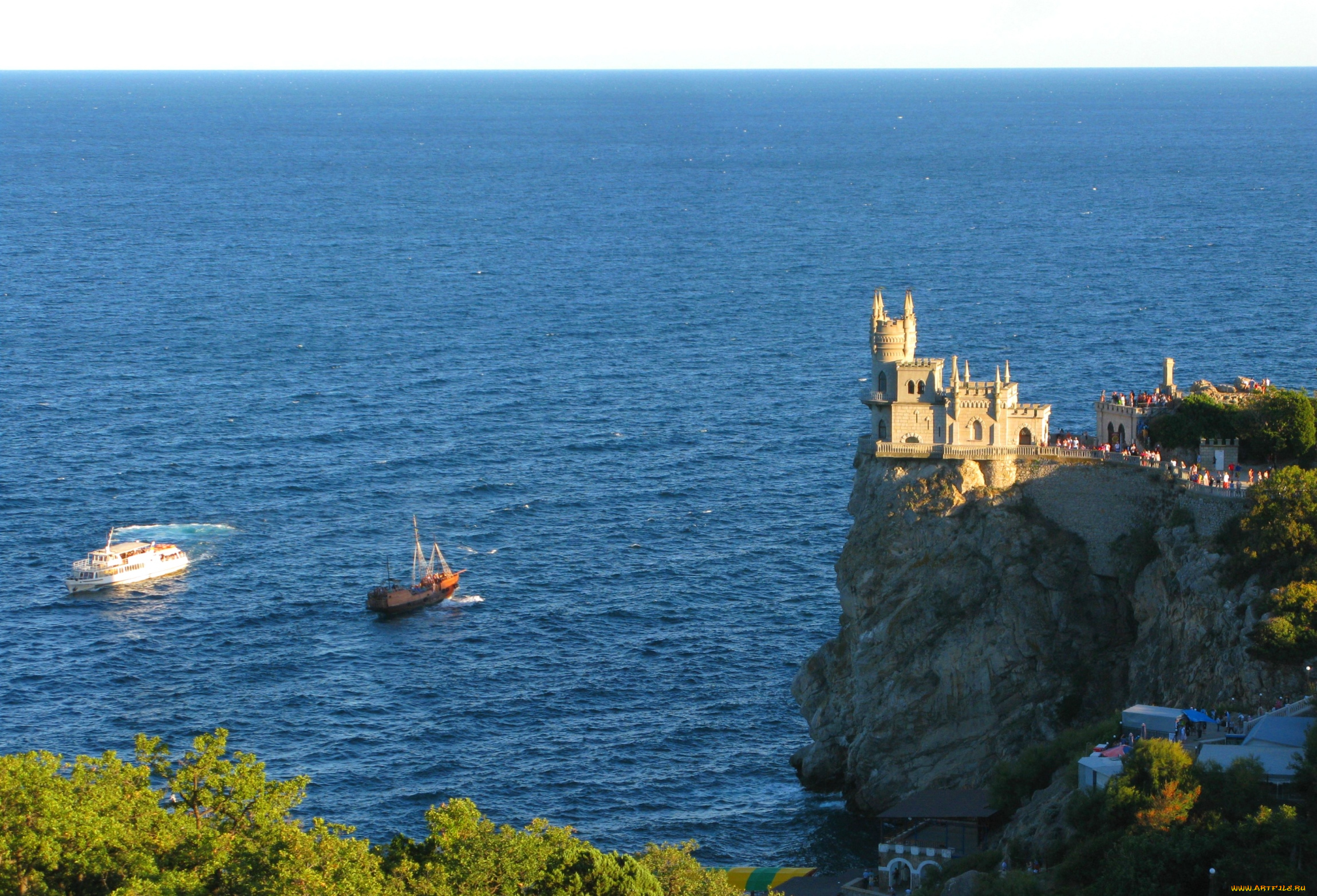 Замок у моря сочи фото