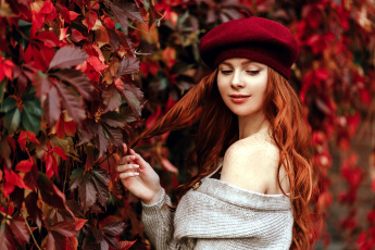 обоя девушки, - рыжеволосые и разноцветные, плющ, листья, берет, осень
