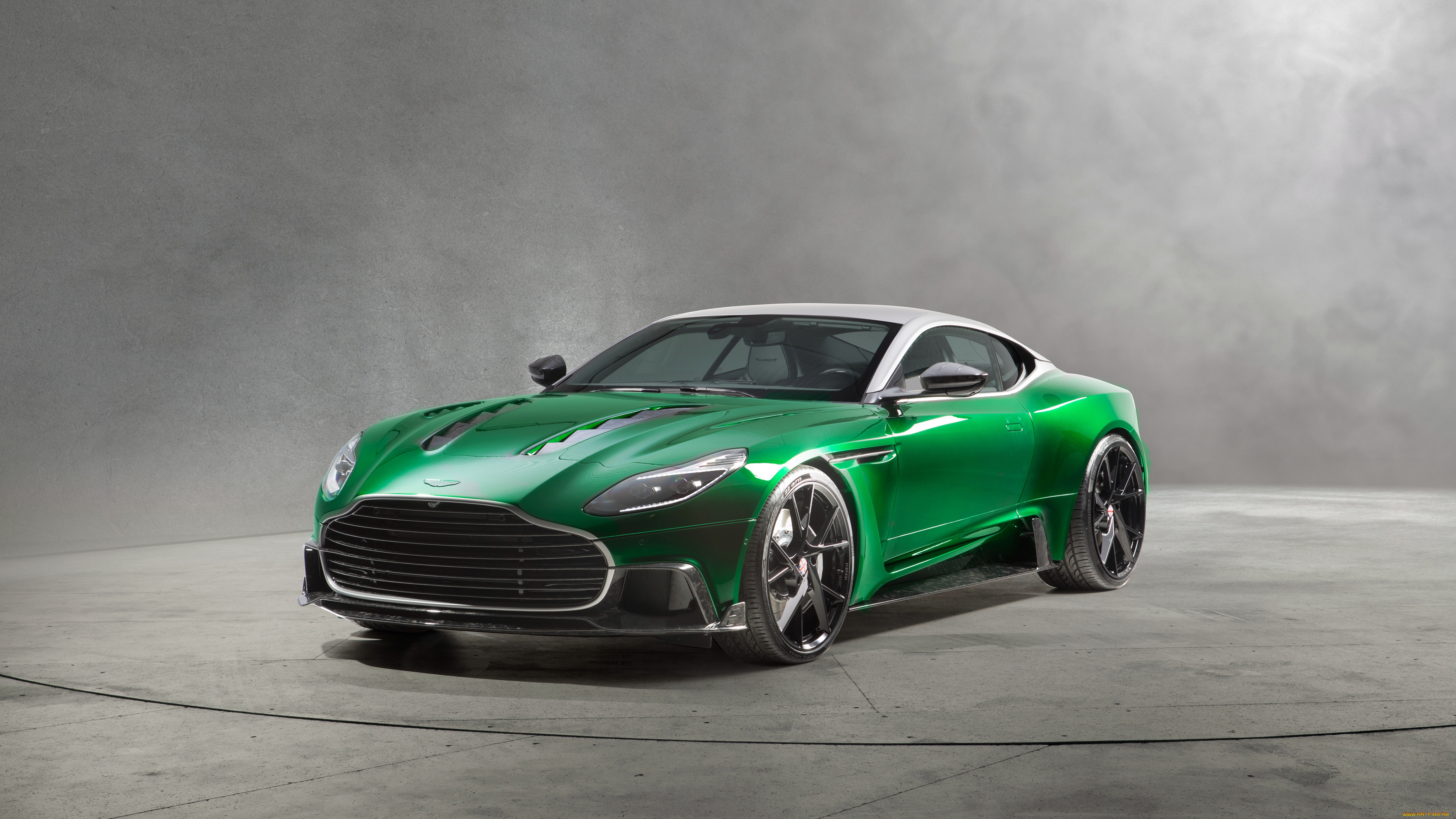 Aston Martin с реактивными двигателями без смс